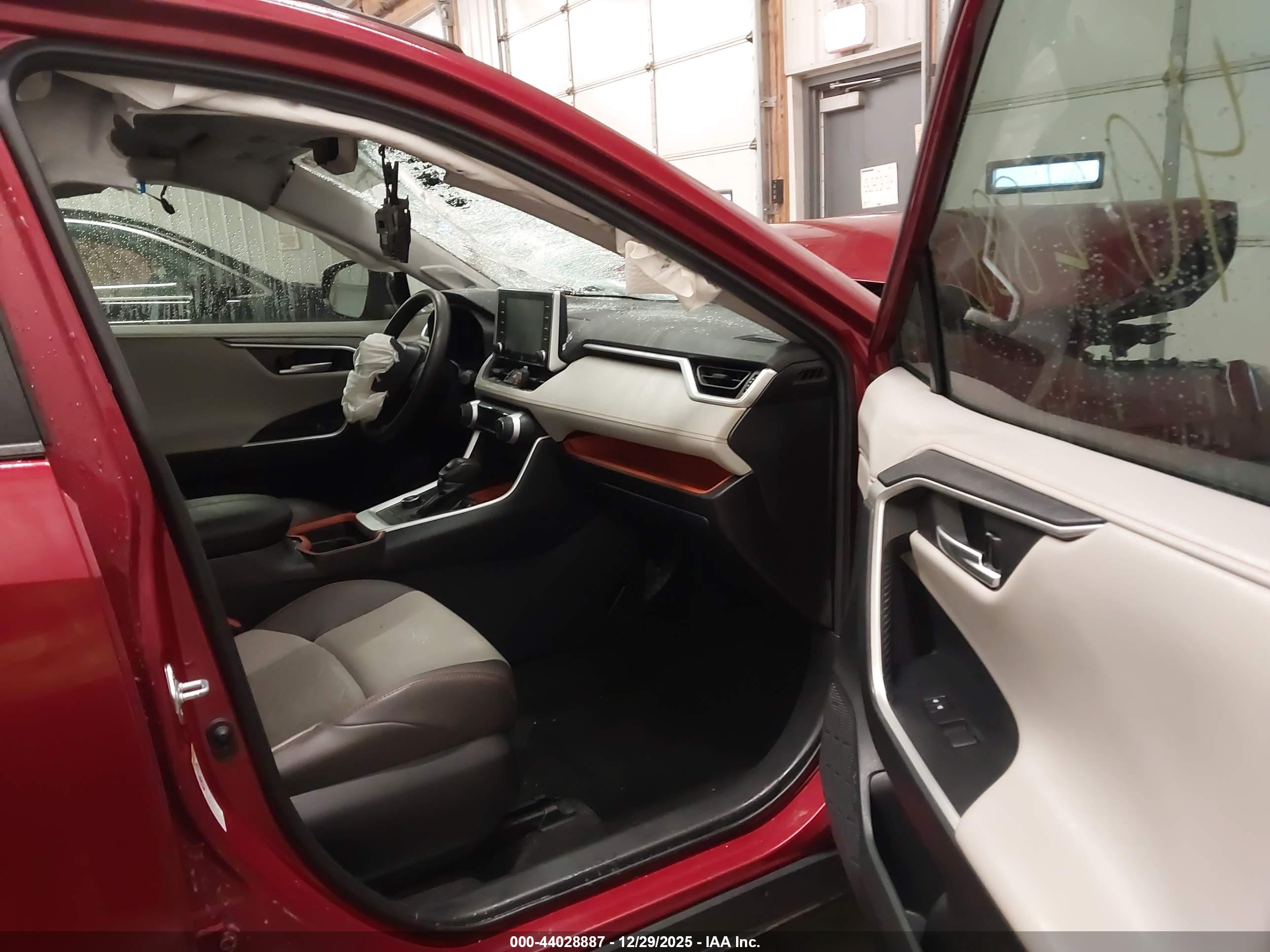 TOYOTA RAV4 image 5