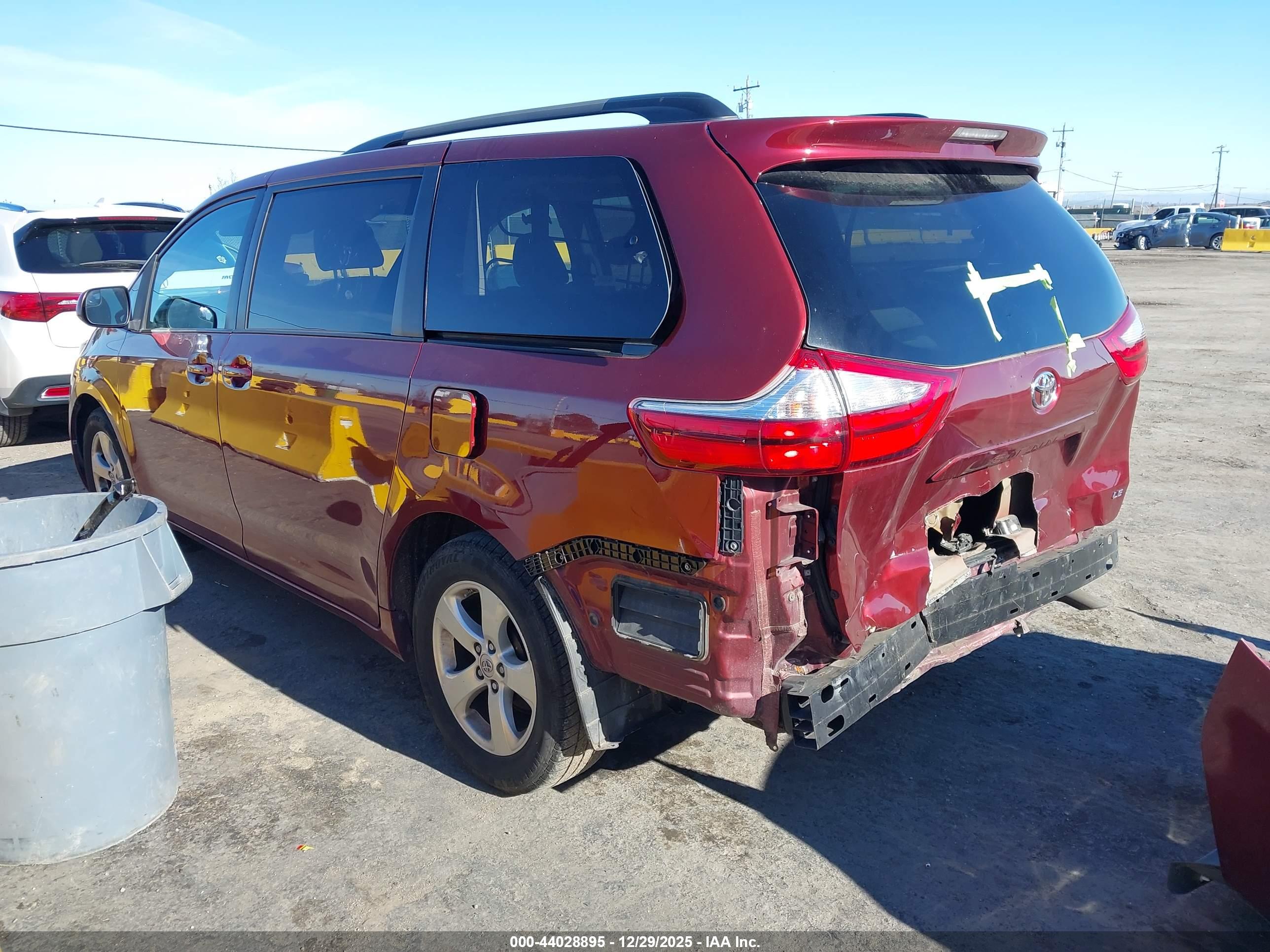 TOYOTA SIENNA image 3