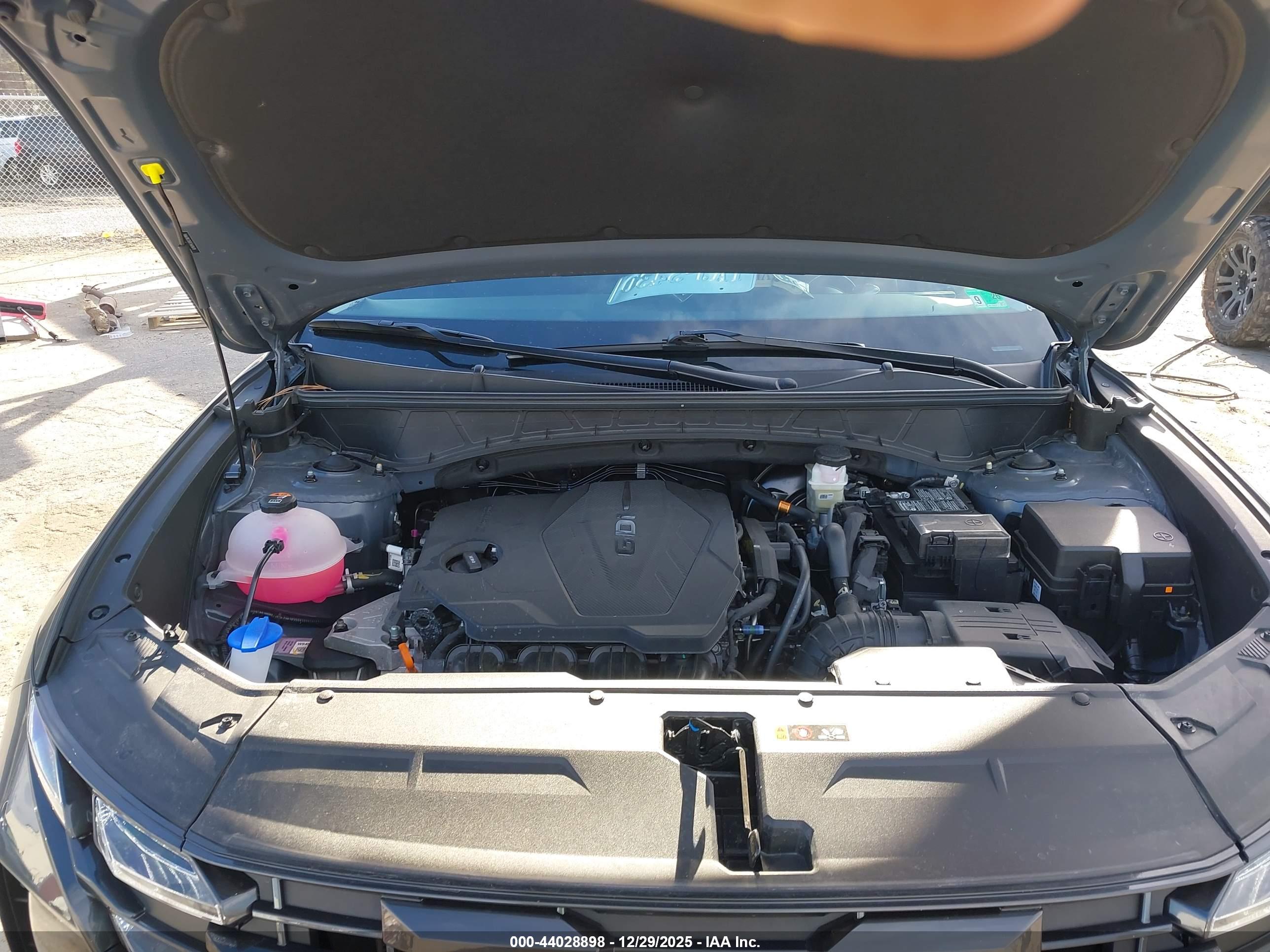 HYUNDAI TUCSON image 10