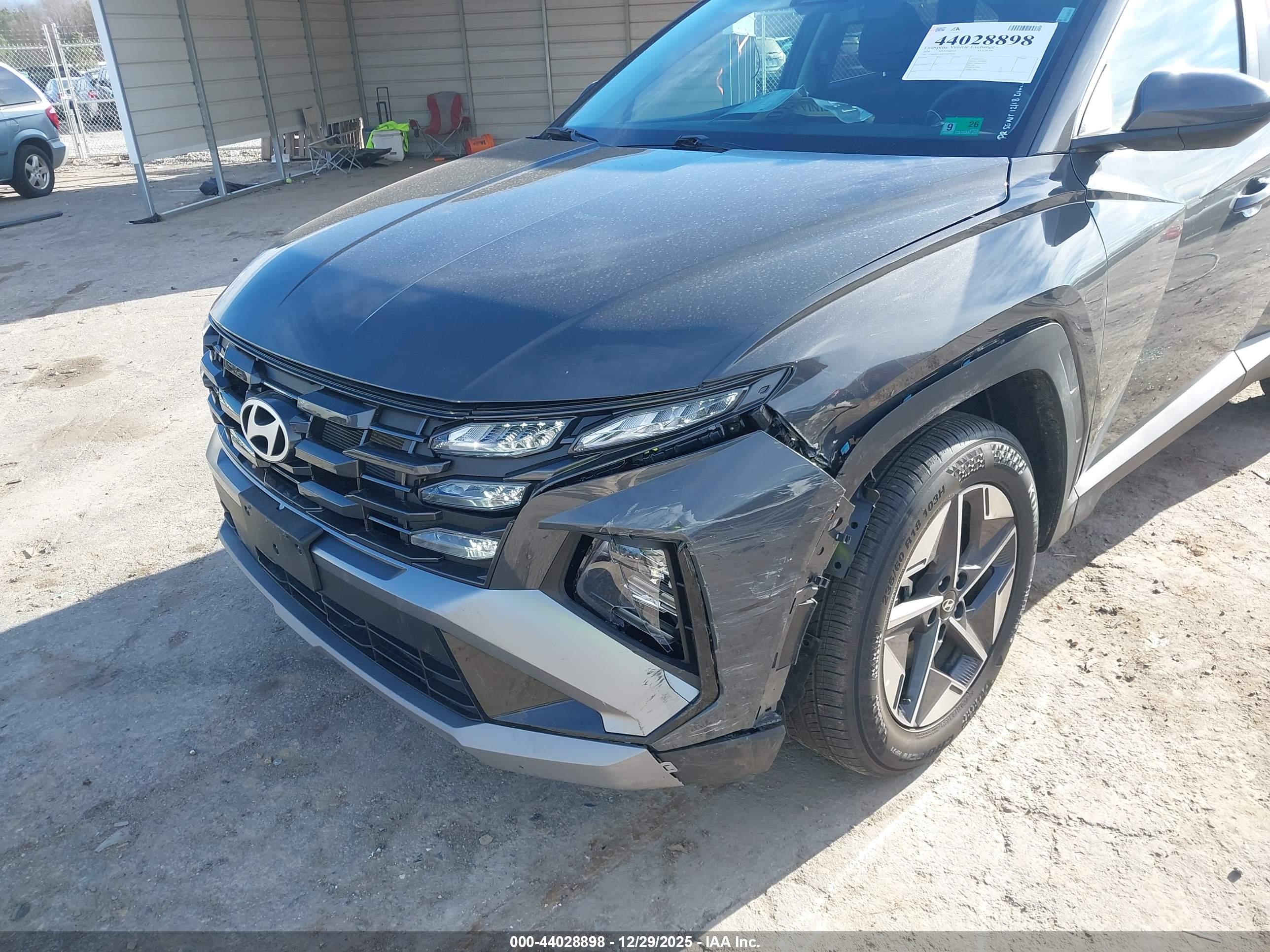 HYUNDAI TUCSON image 6