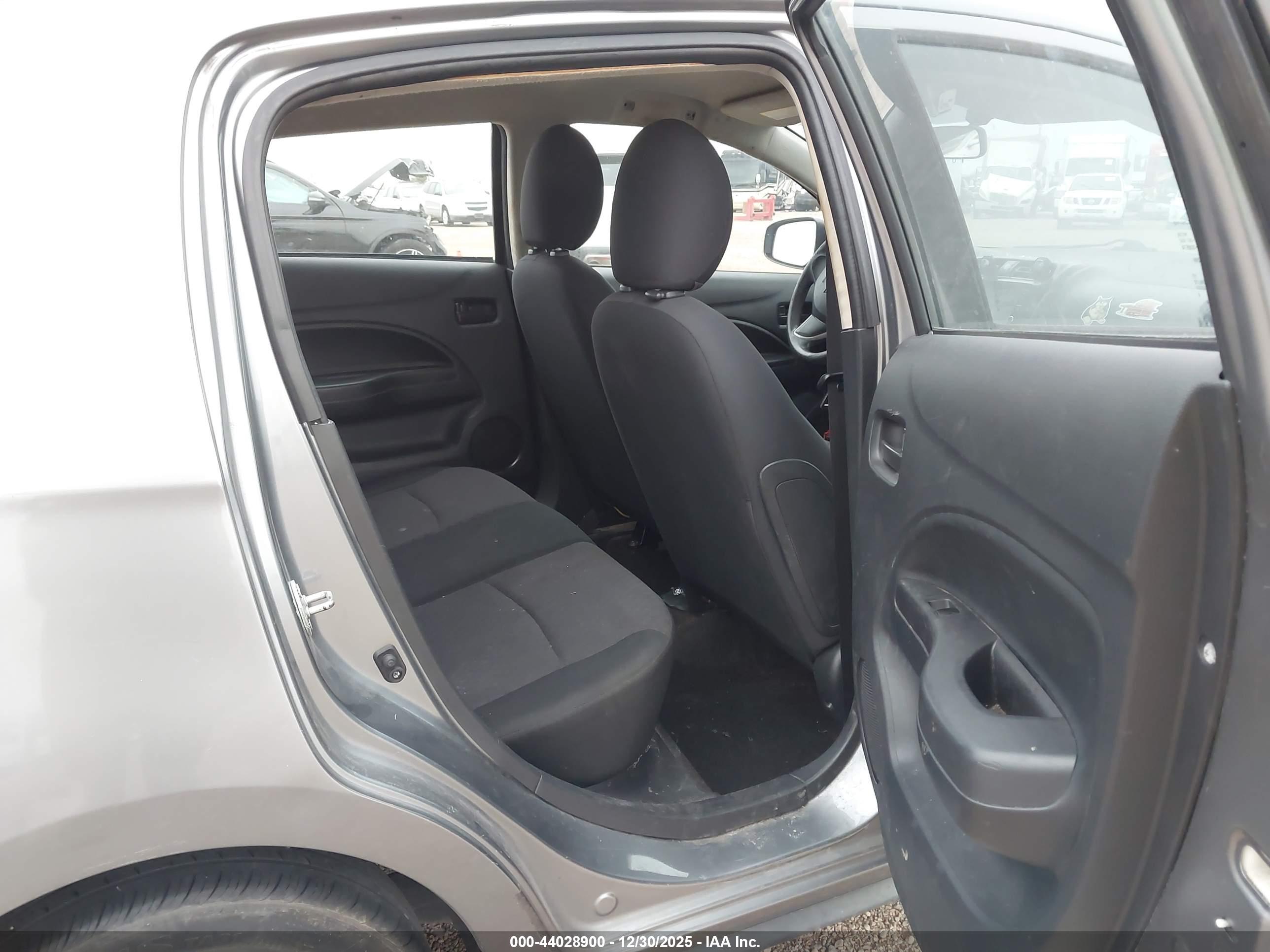 MITSUBISHI MIRAGE image 8