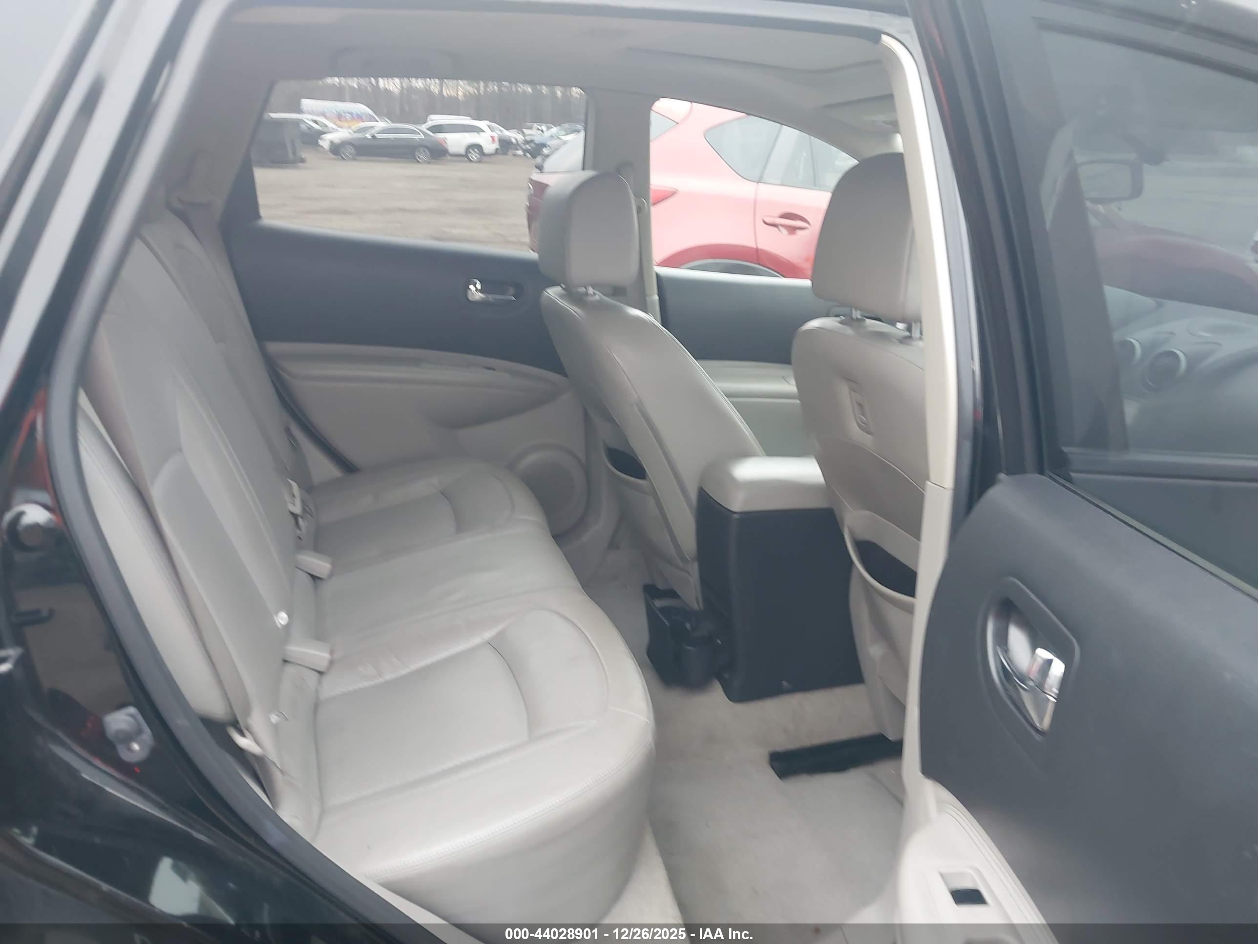 NISSAN ROGUE image 8