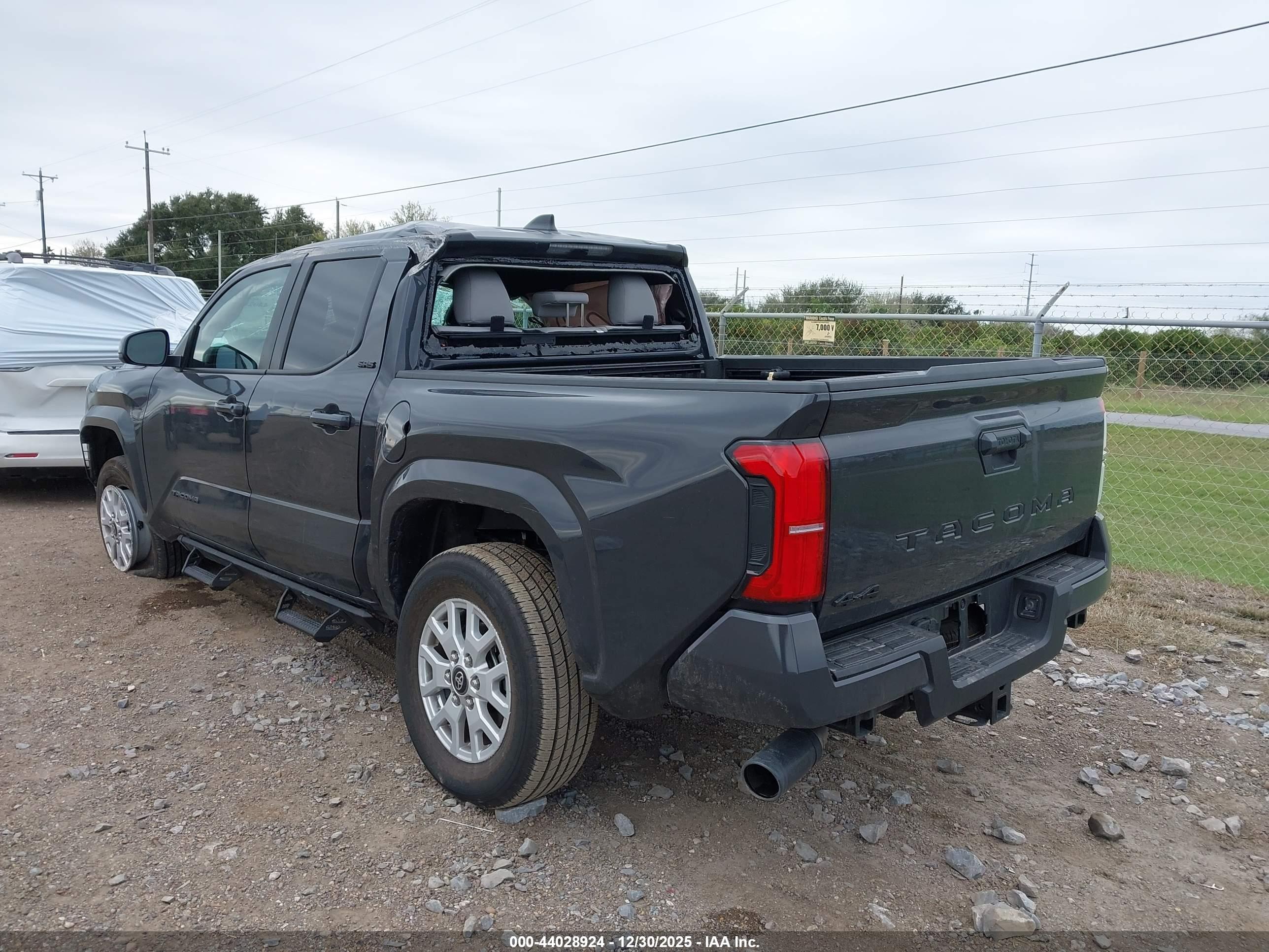 TOYOTA TACOMA image 3