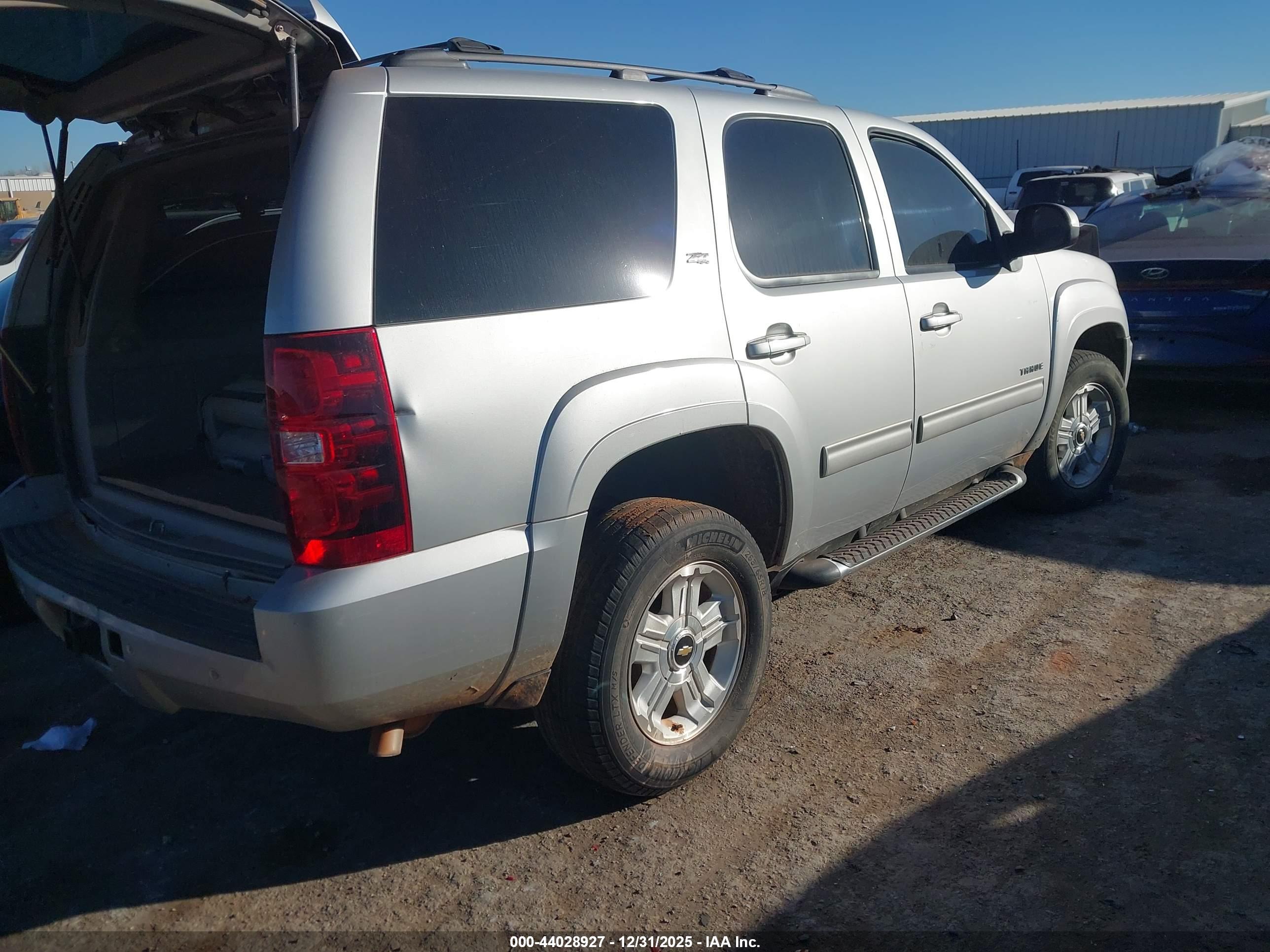 CHEVROLET TAHOE image 4