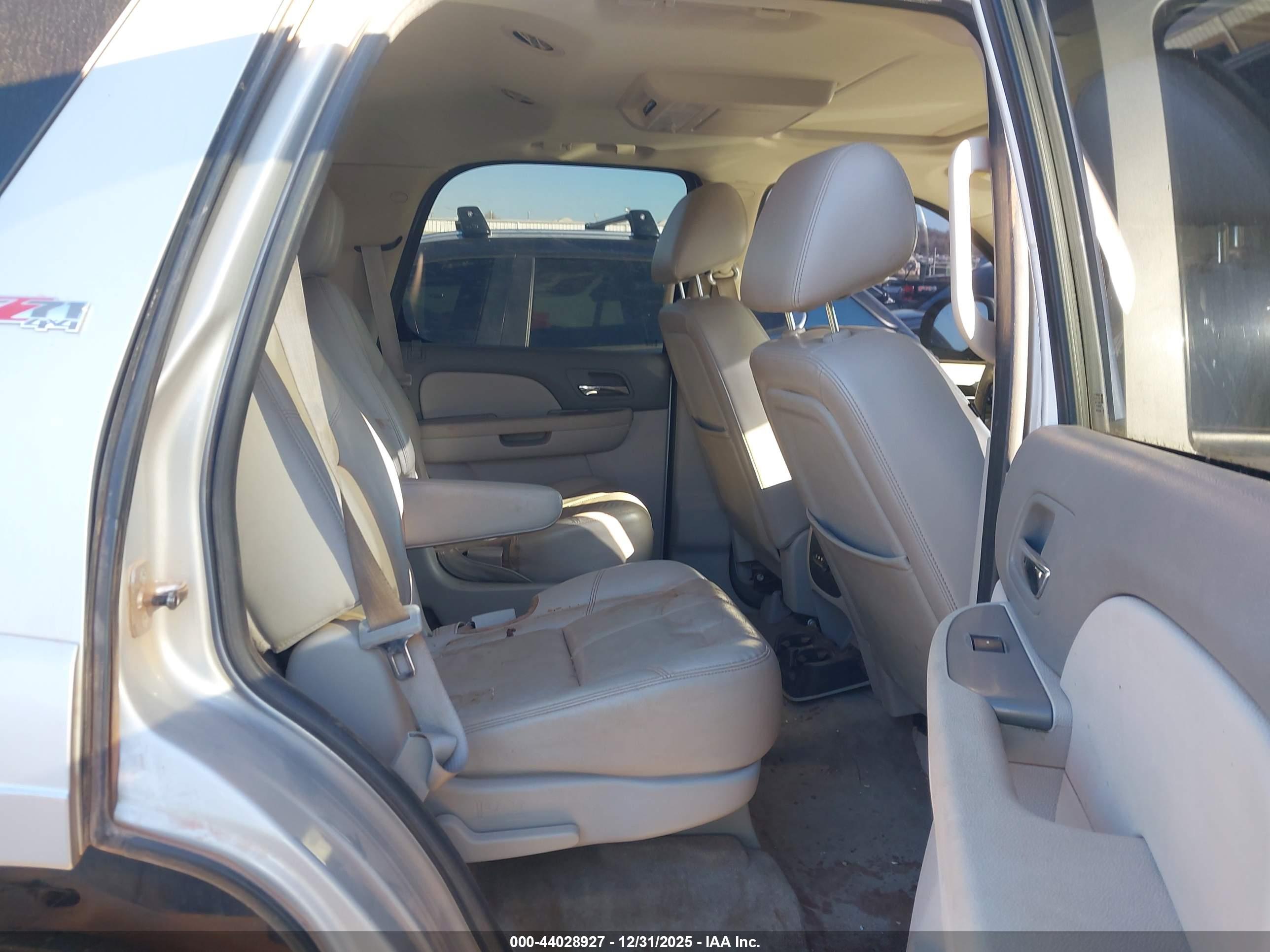 CHEVROLET TAHOE image 8