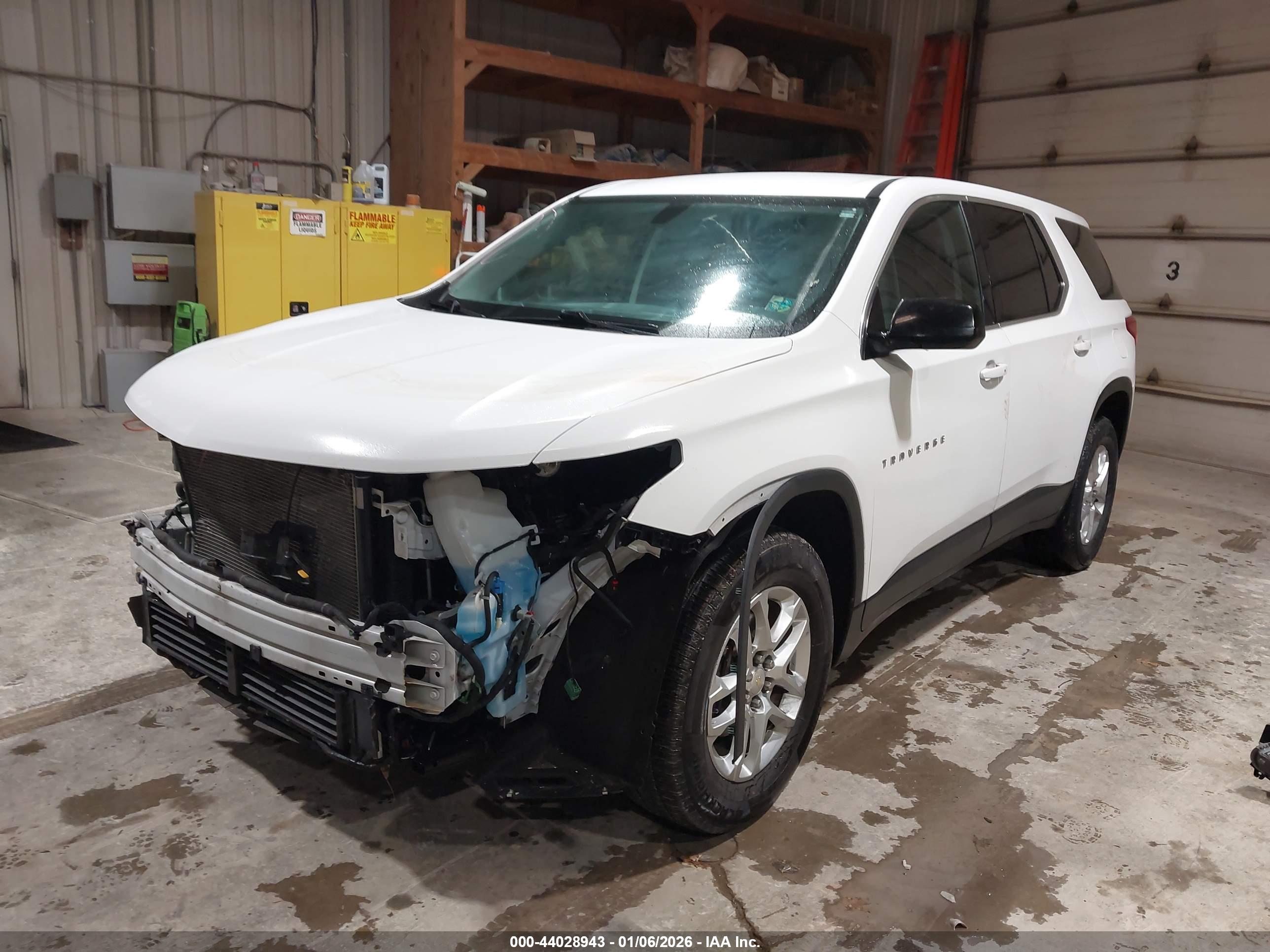 CHEVROLET TRAVERSE image 2