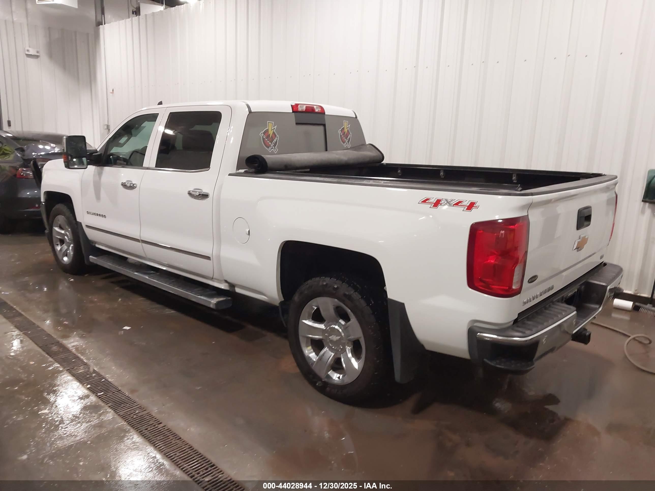 CHEVROLET SILVERADO image 3