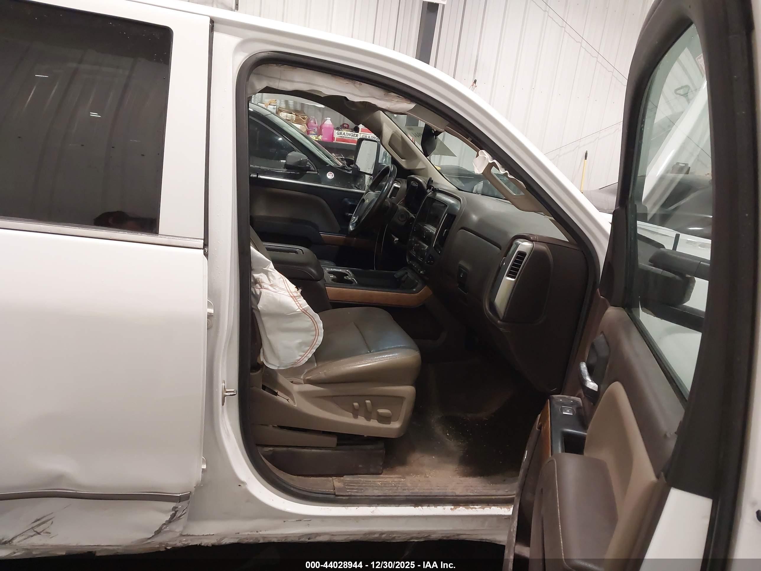 CHEVROLET SILVERADO image 5