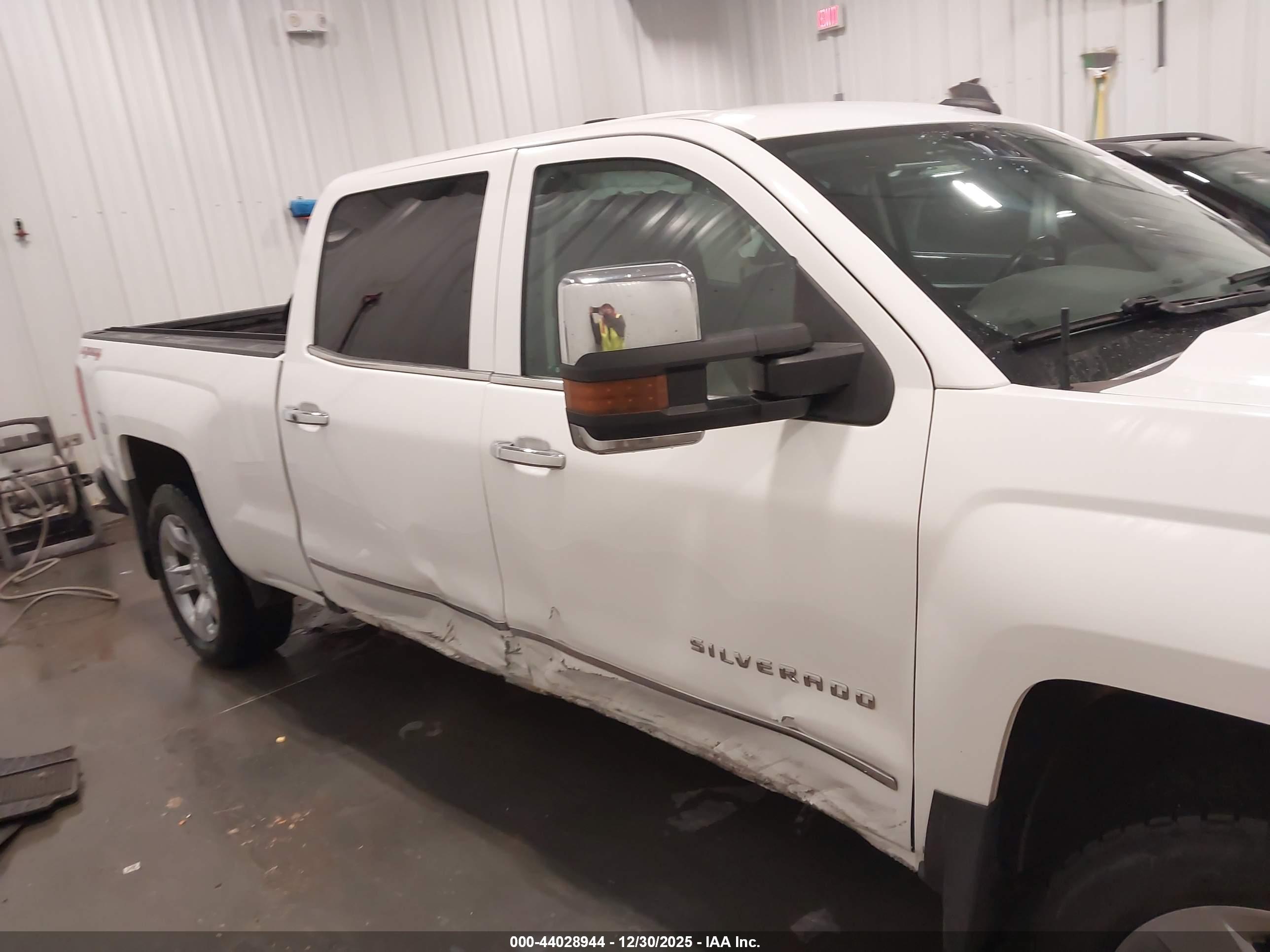 CHEVROLET SILVERADO image 6