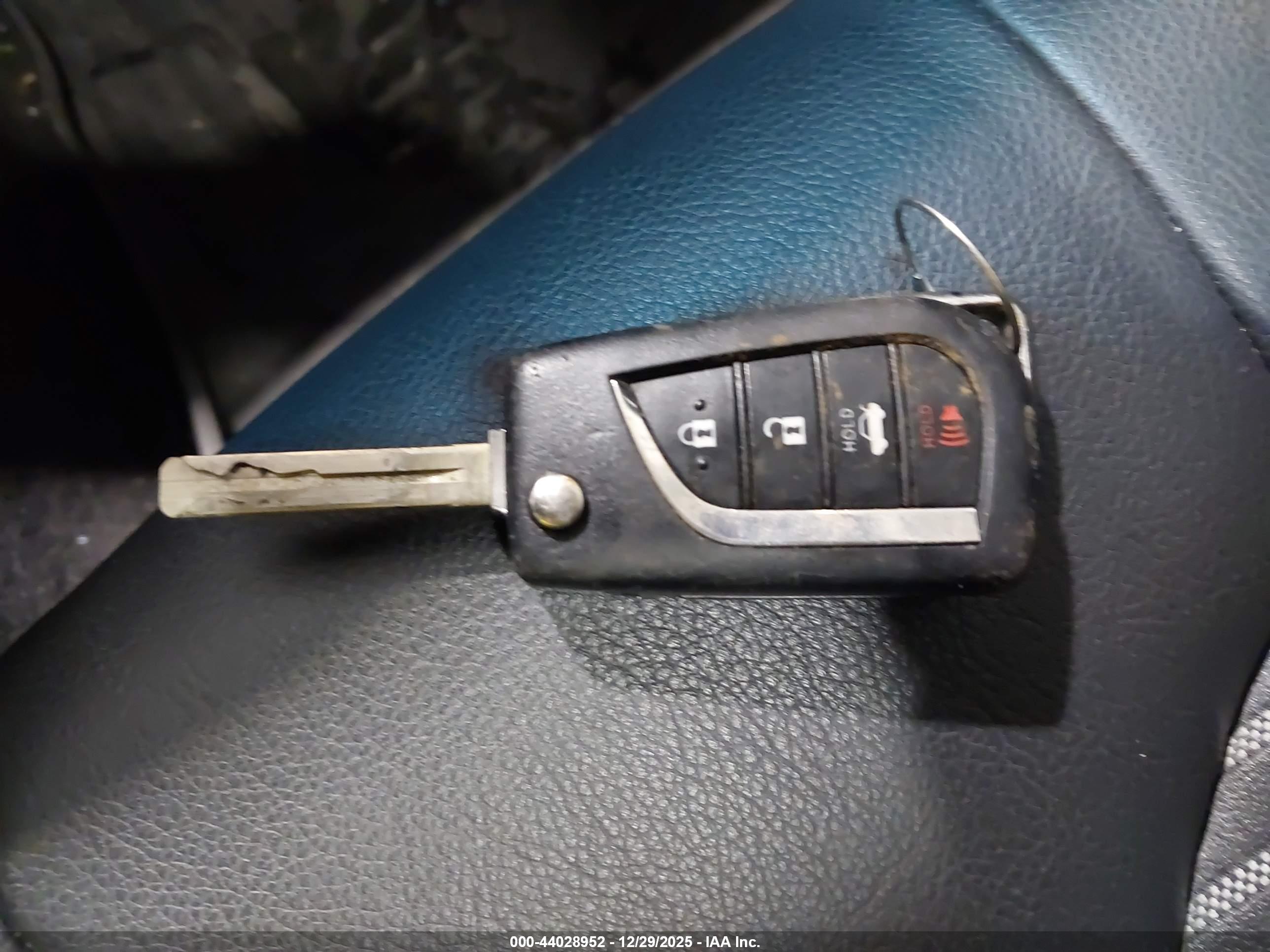 TOYOTA CAMRY image 11