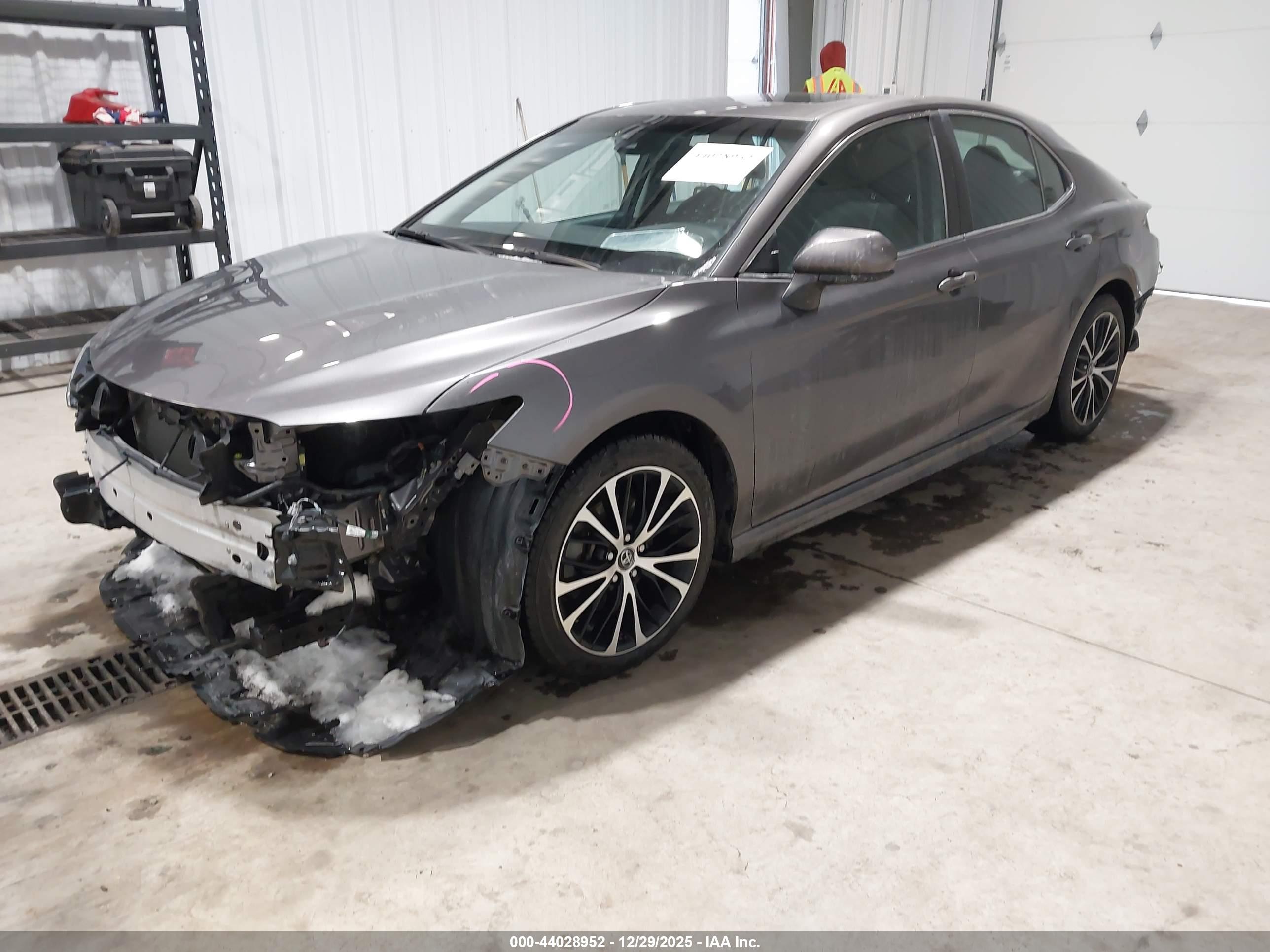 TOYOTA CAMRY image 2