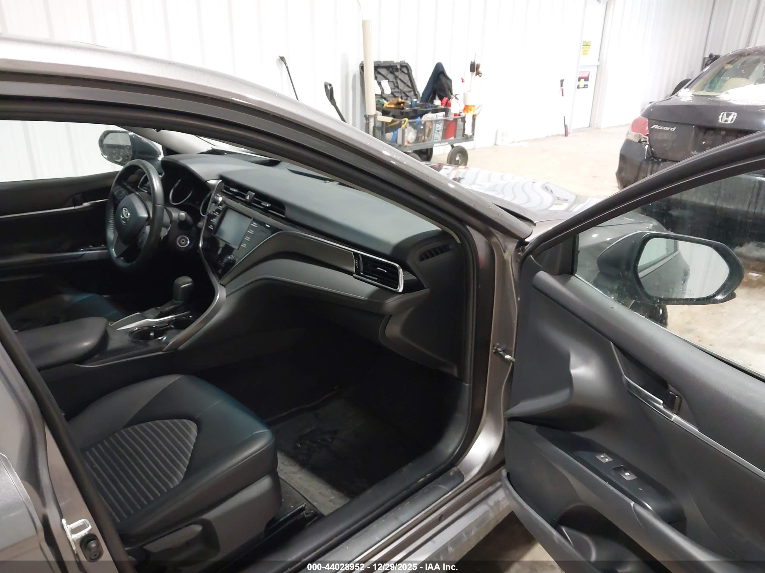 TOYOTA CAMRY image 5
