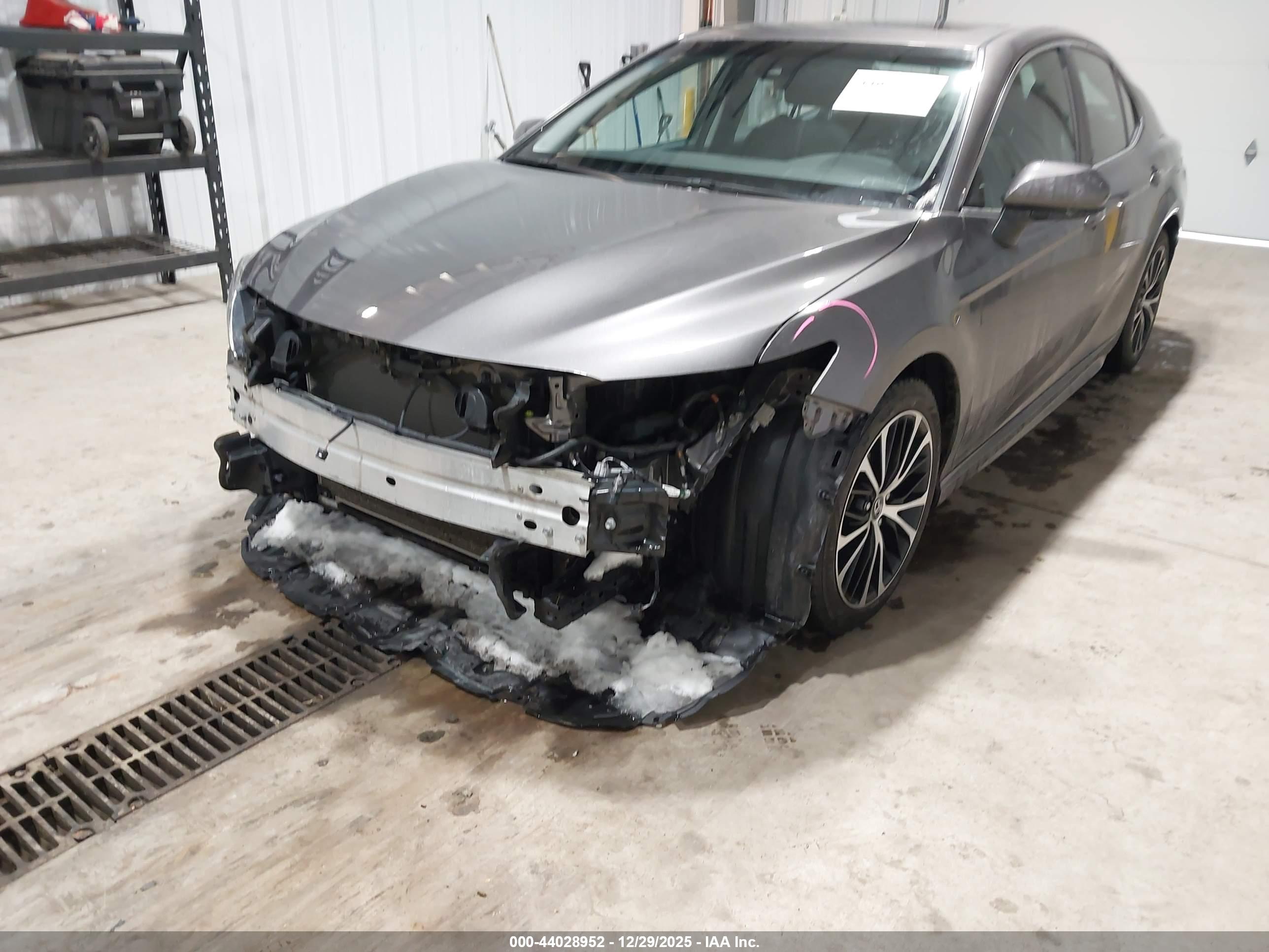 TOYOTA CAMRY image 6