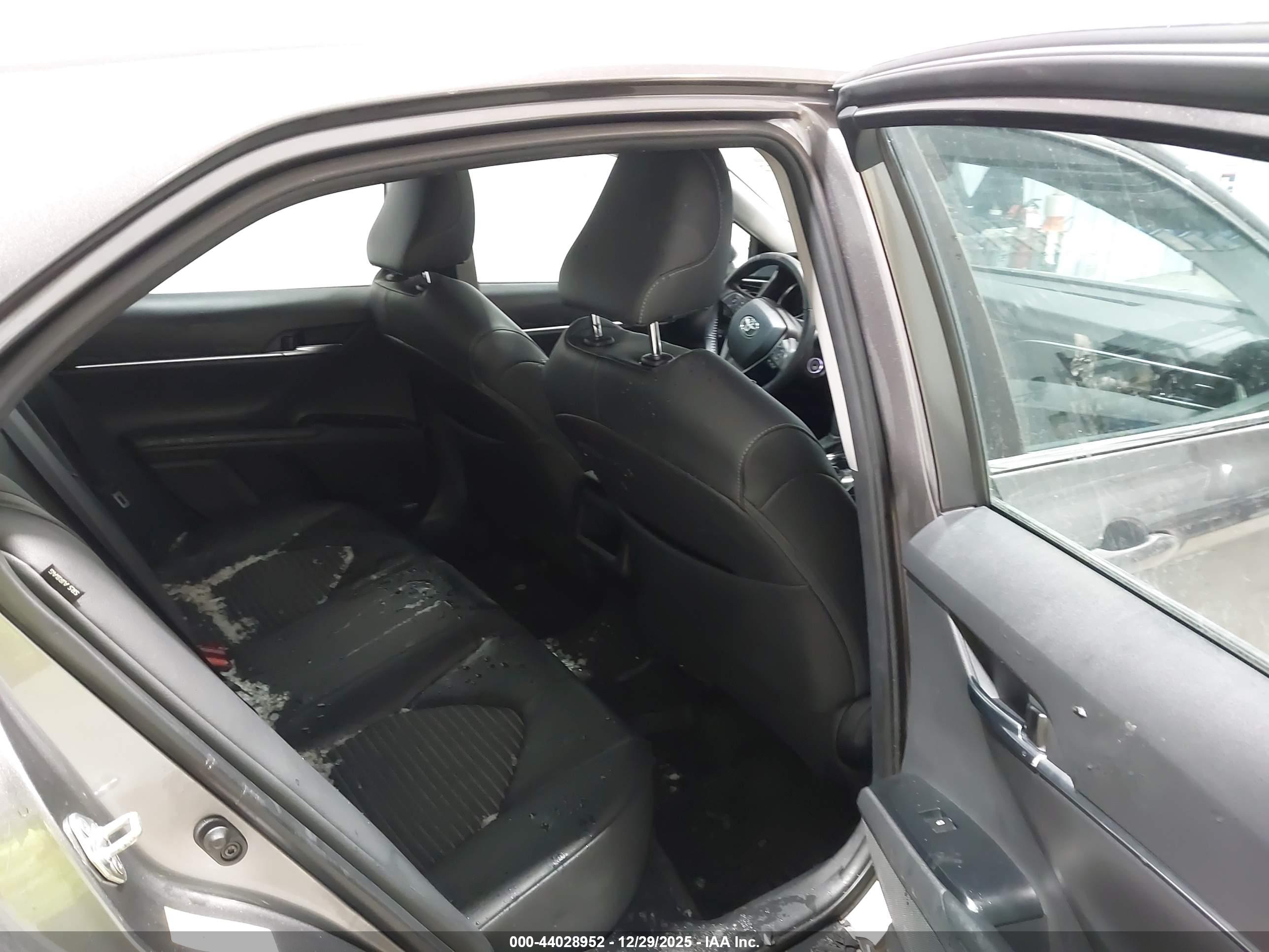 TOYOTA CAMRY image 8