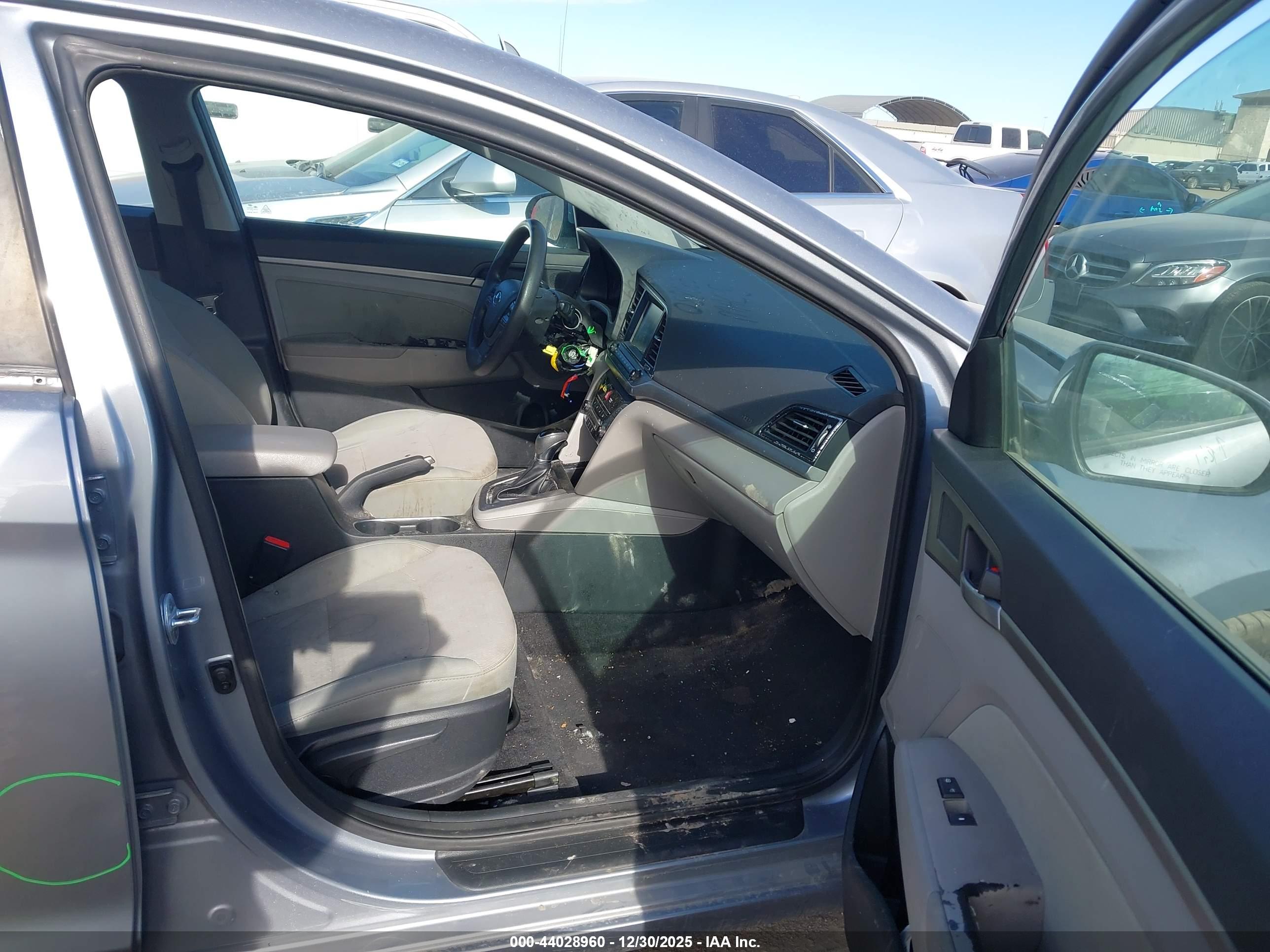 HYUNDAI ELANTRA image 5