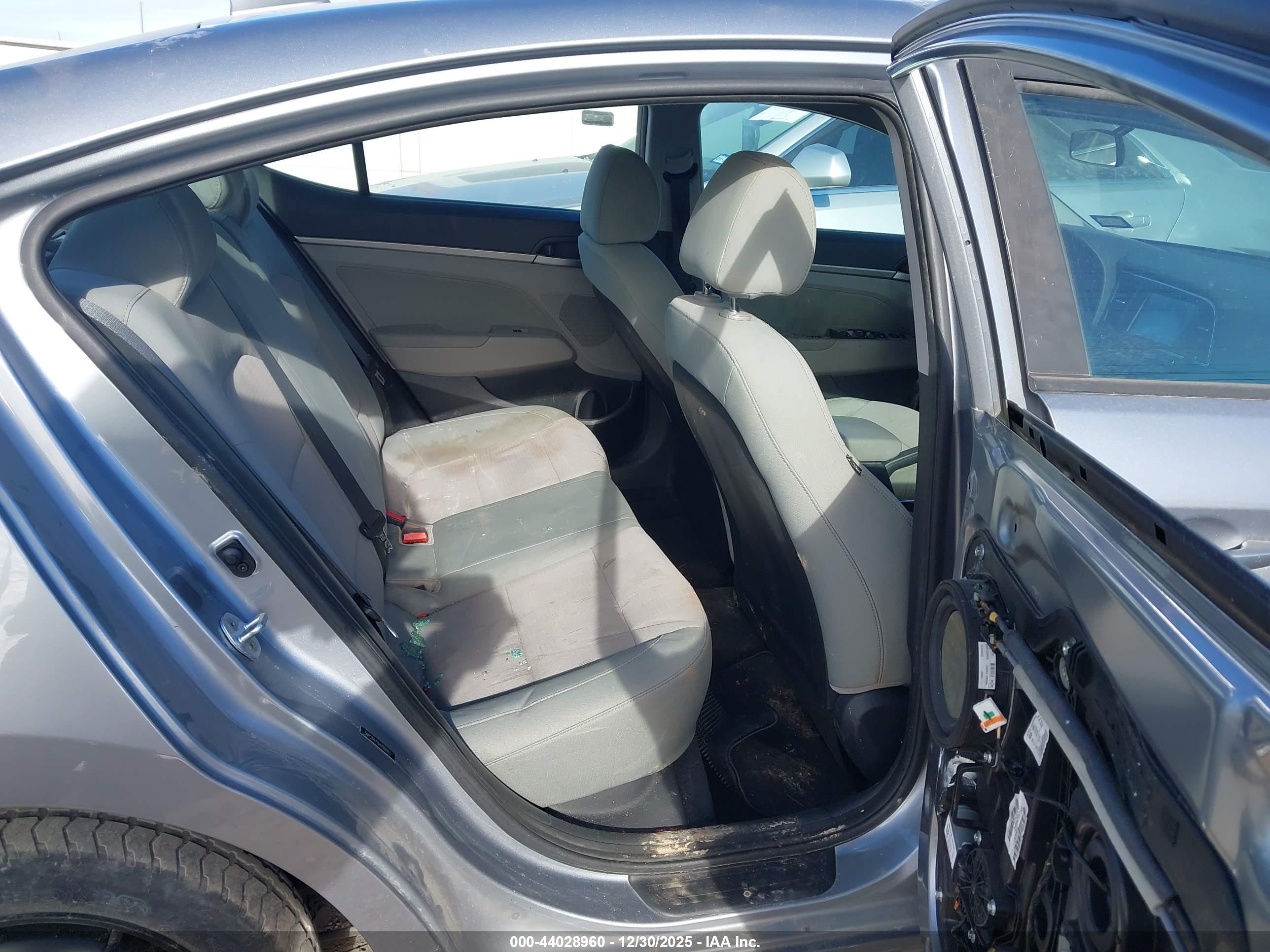 HYUNDAI ELANTRA image 8