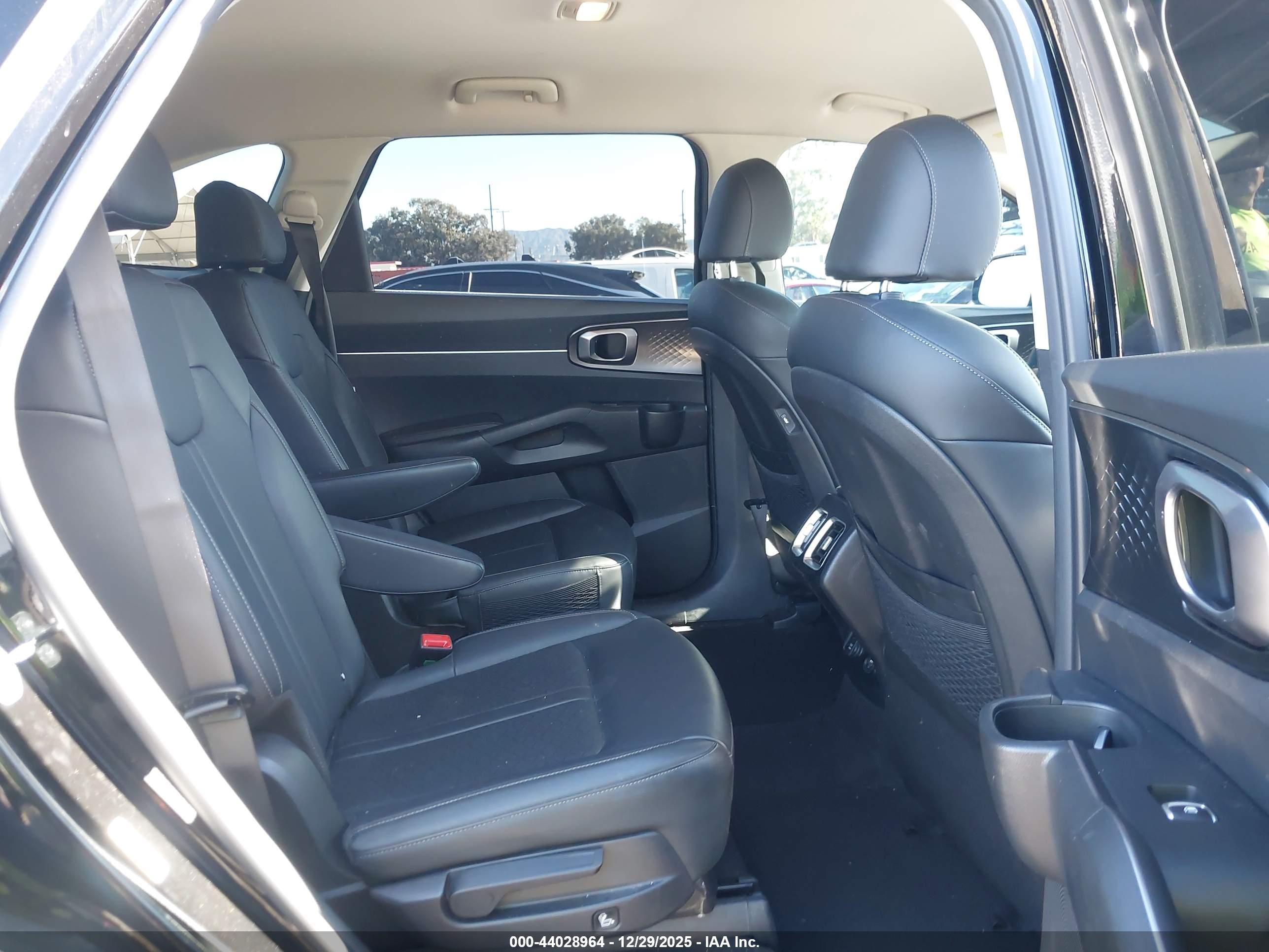 KIA SORENTO image 8
