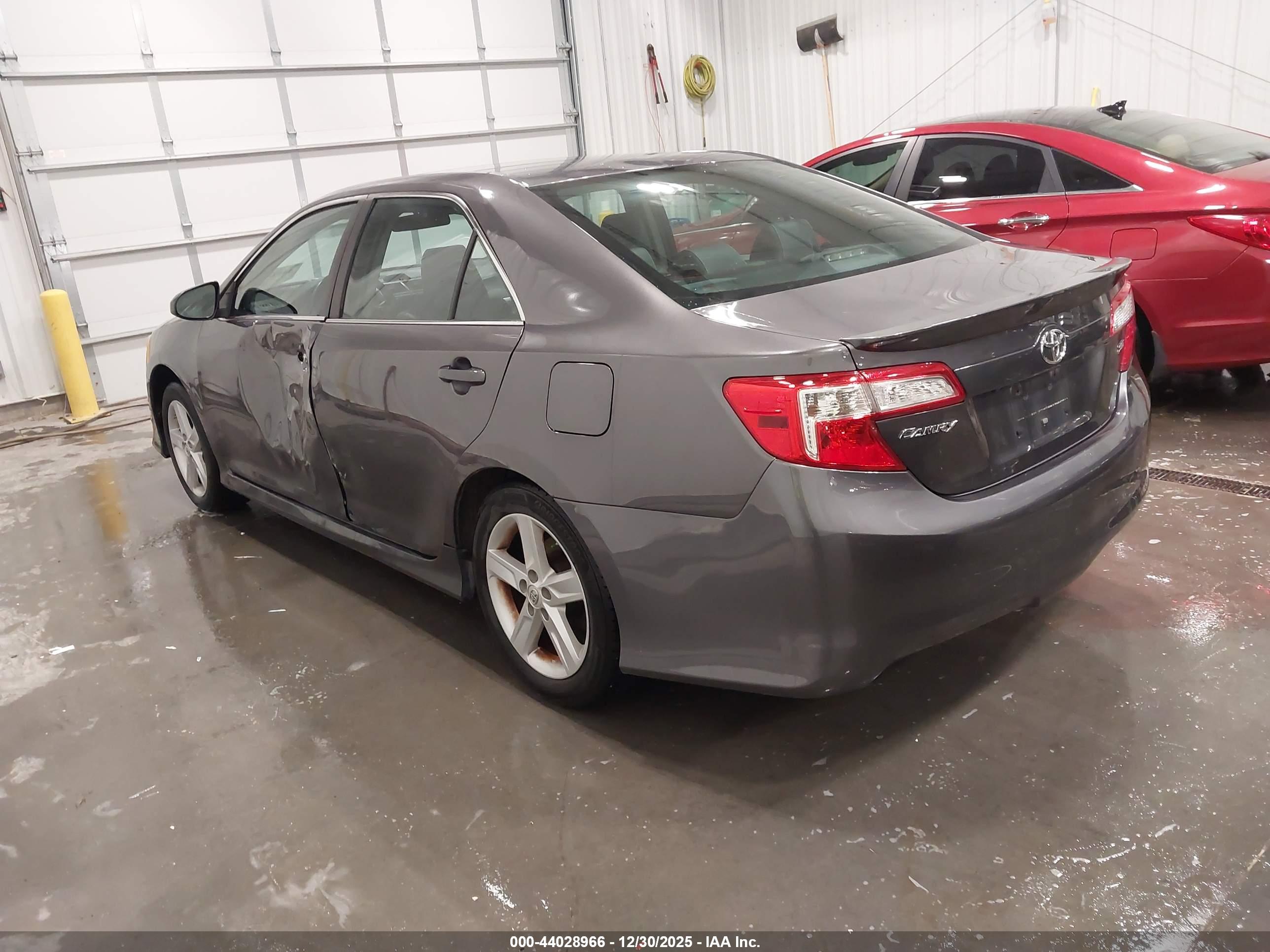 TOYOTA CAMRY image 3