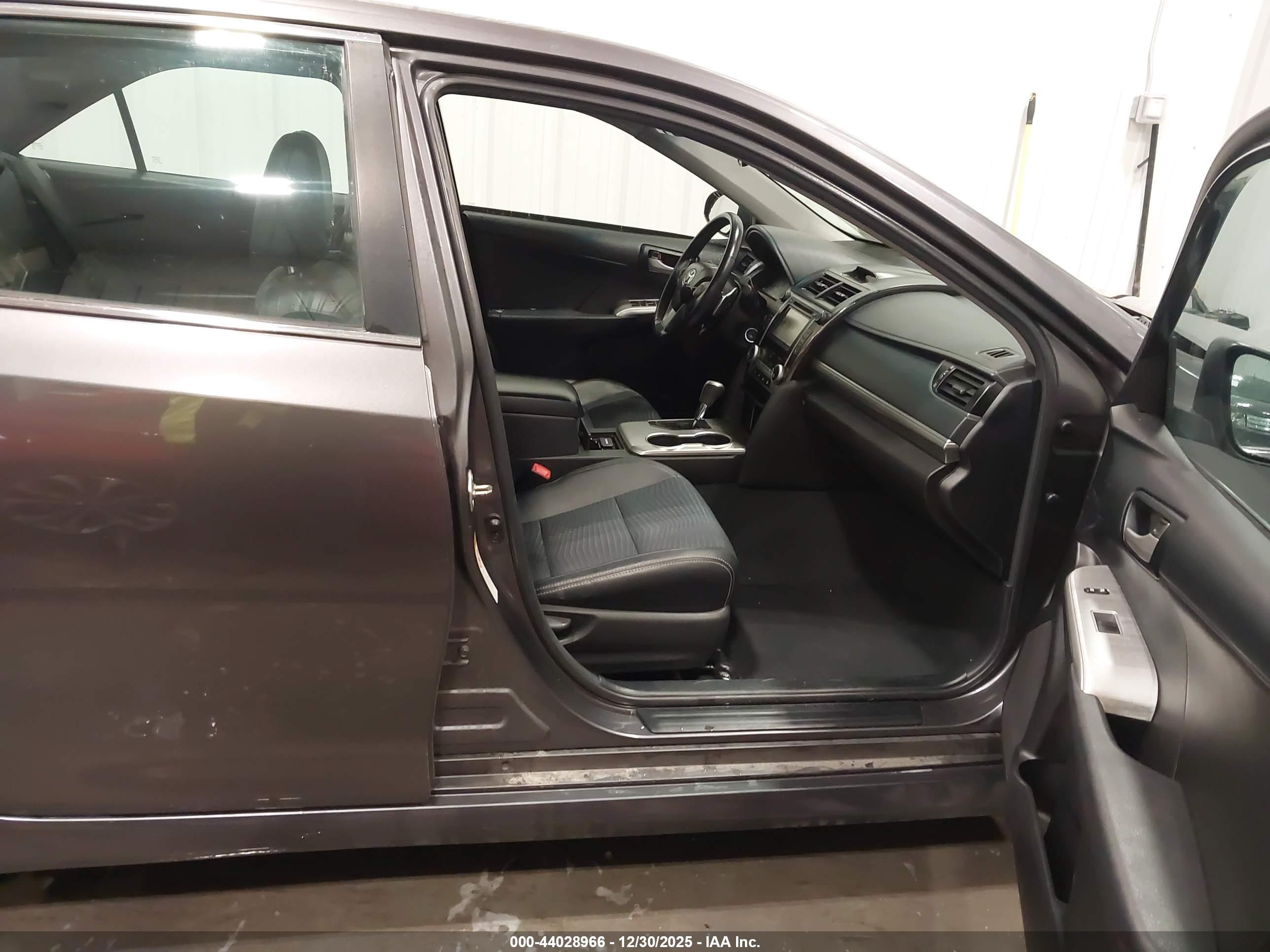 TOYOTA CAMRY image 5