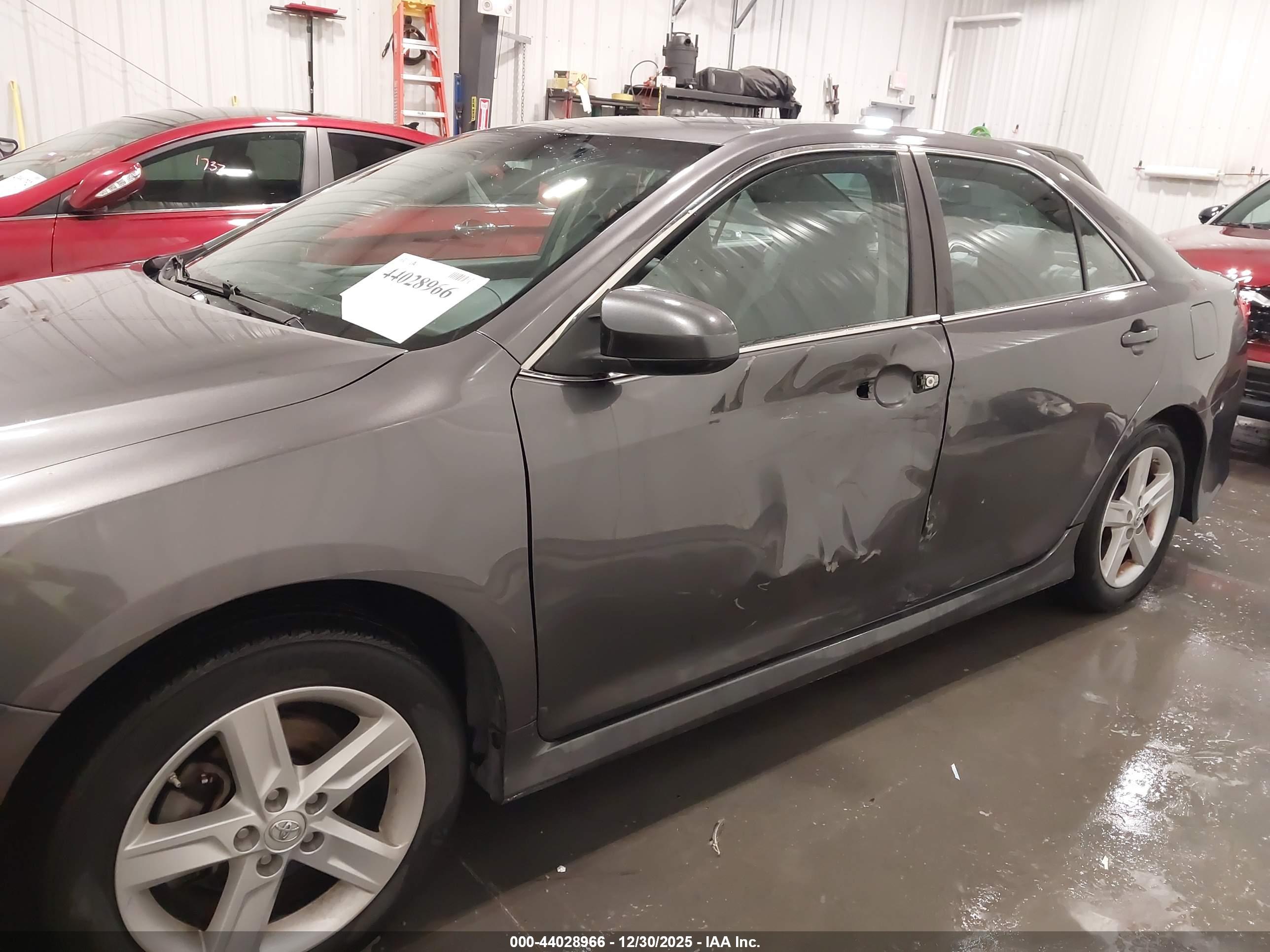 TOYOTA CAMRY image 6