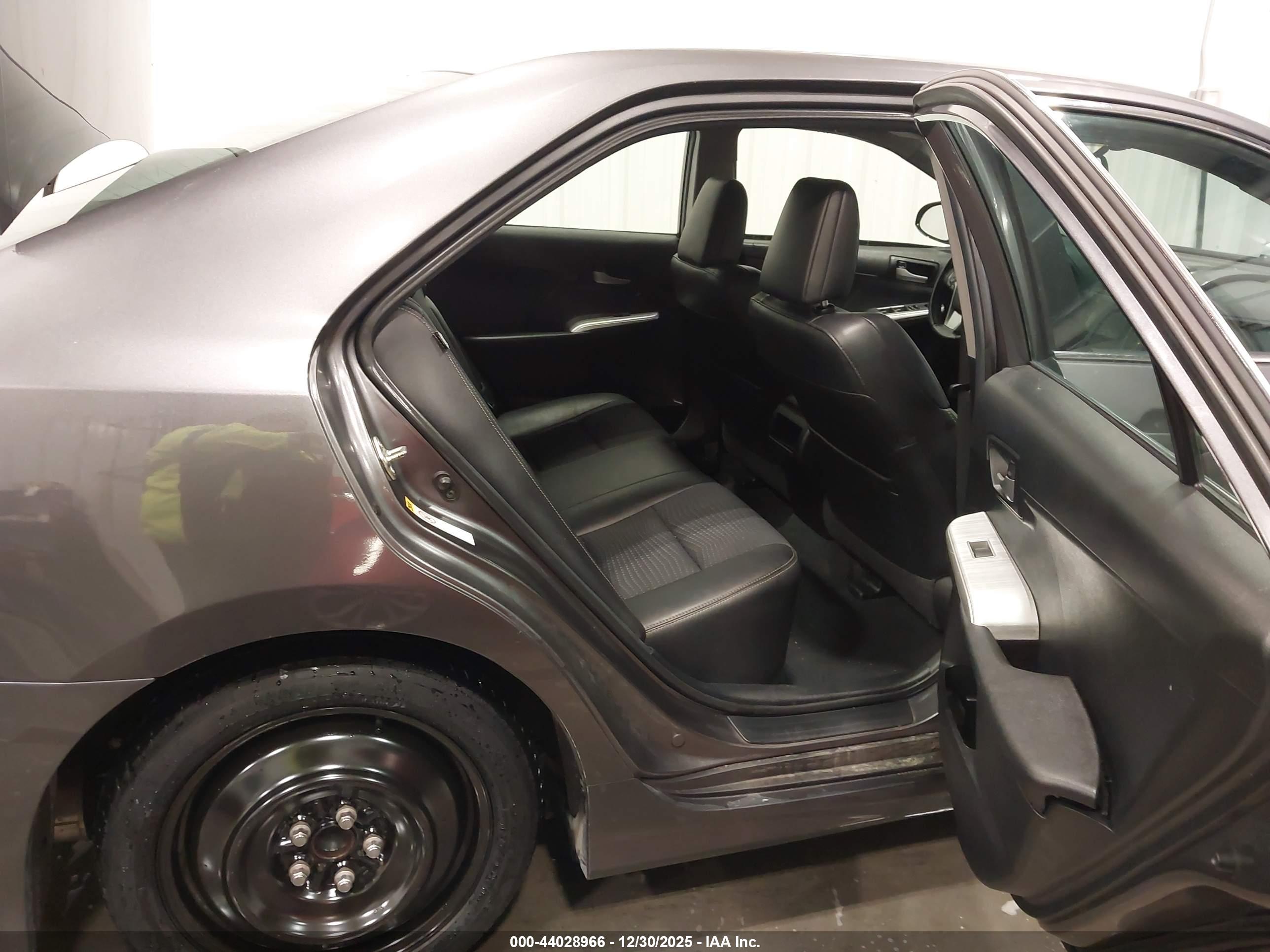 TOYOTA CAMRY image 8