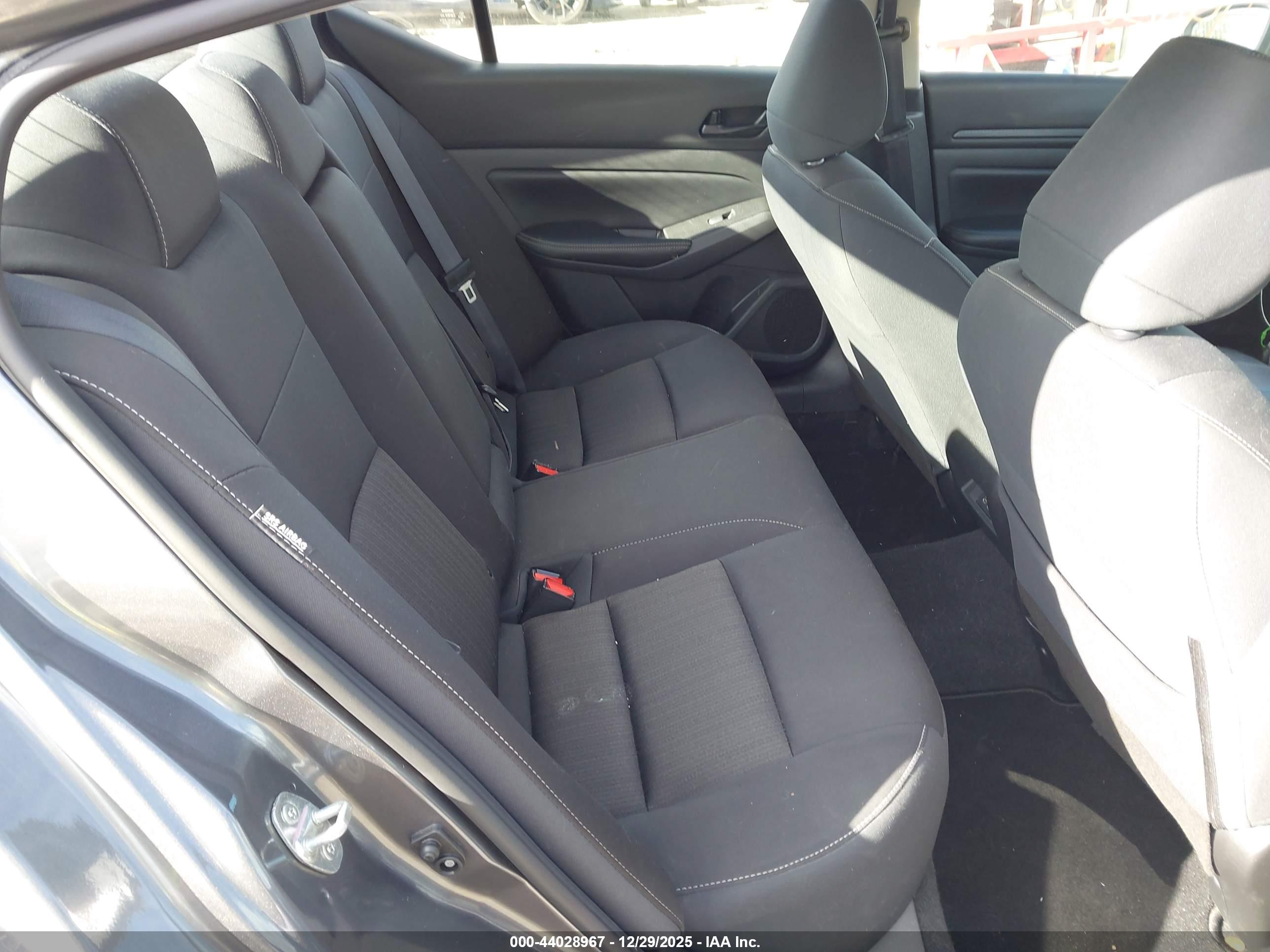 NISSAN ALTIMA image 8