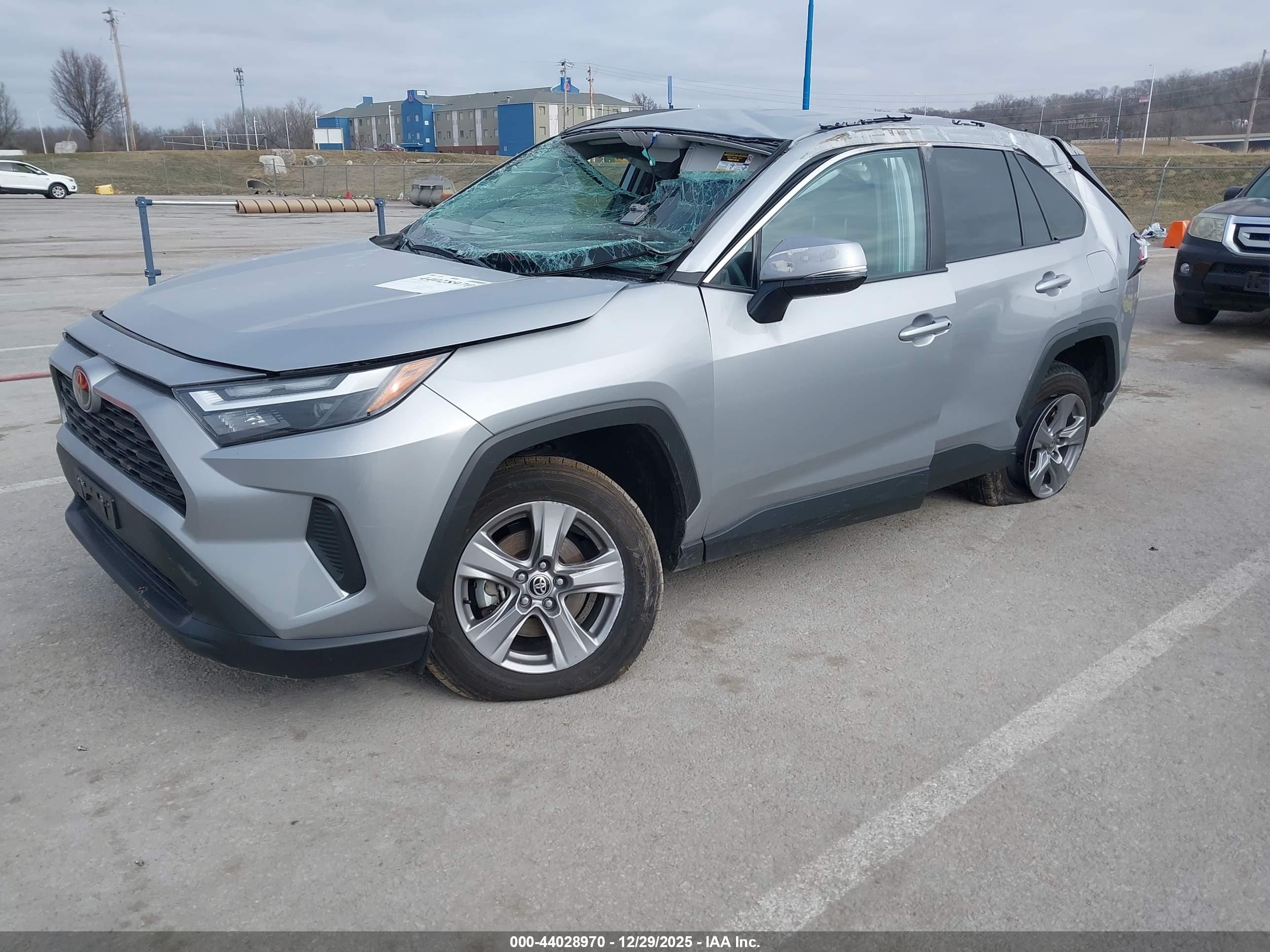 TOYOTA RAV4 image 2