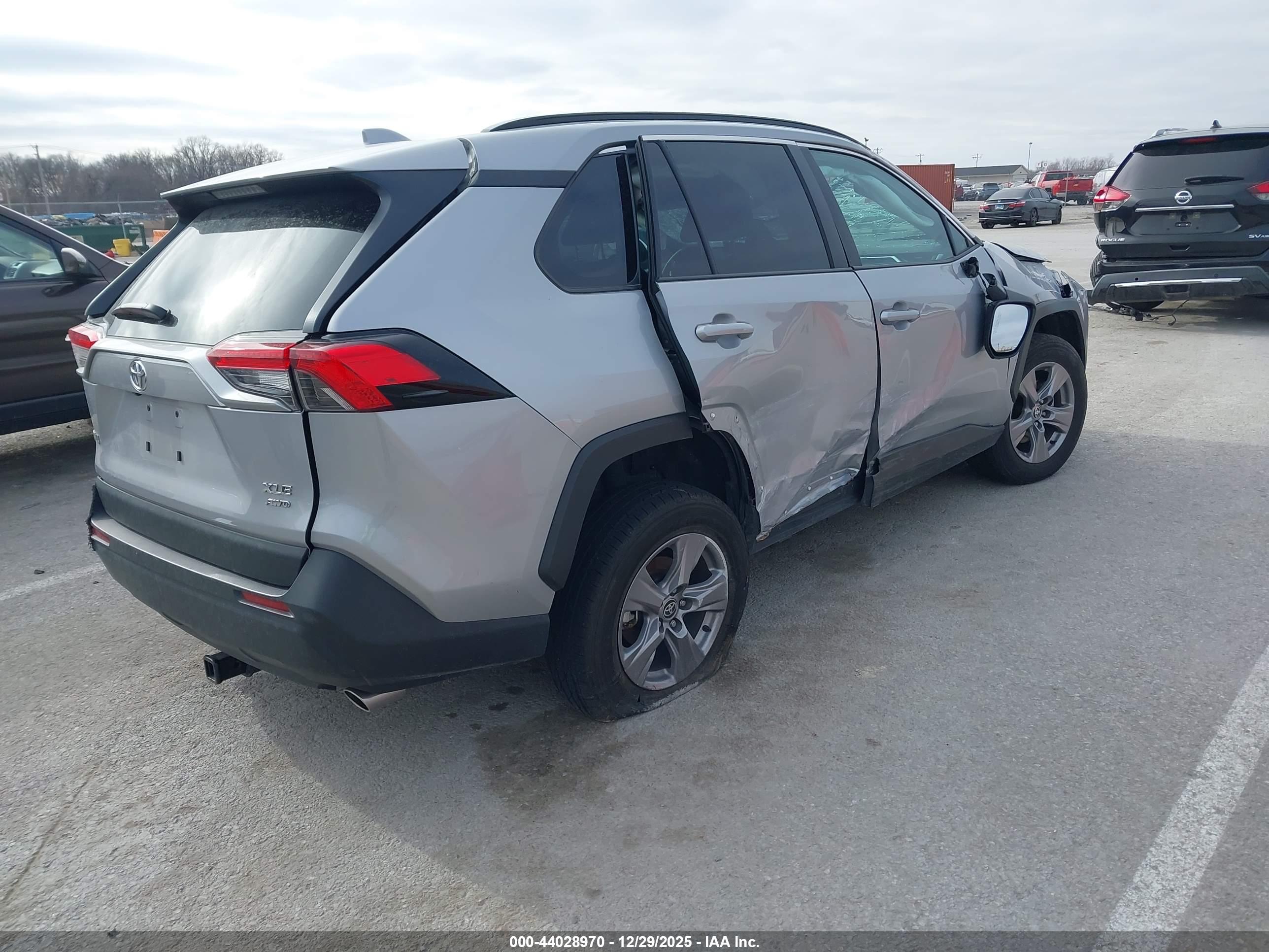 TOYOTA RAV4 image 4