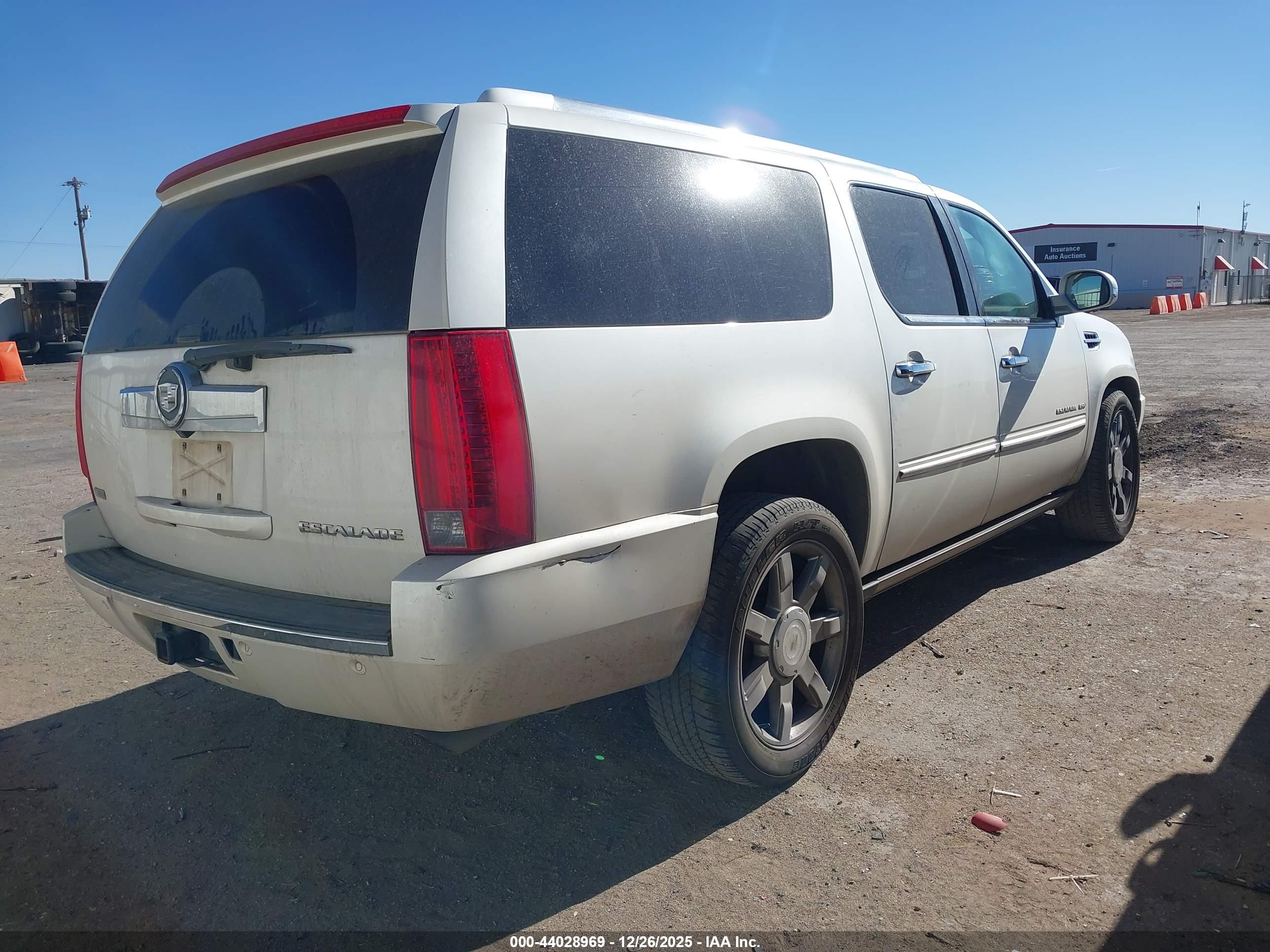 CADILLAC ESCALADE image 4