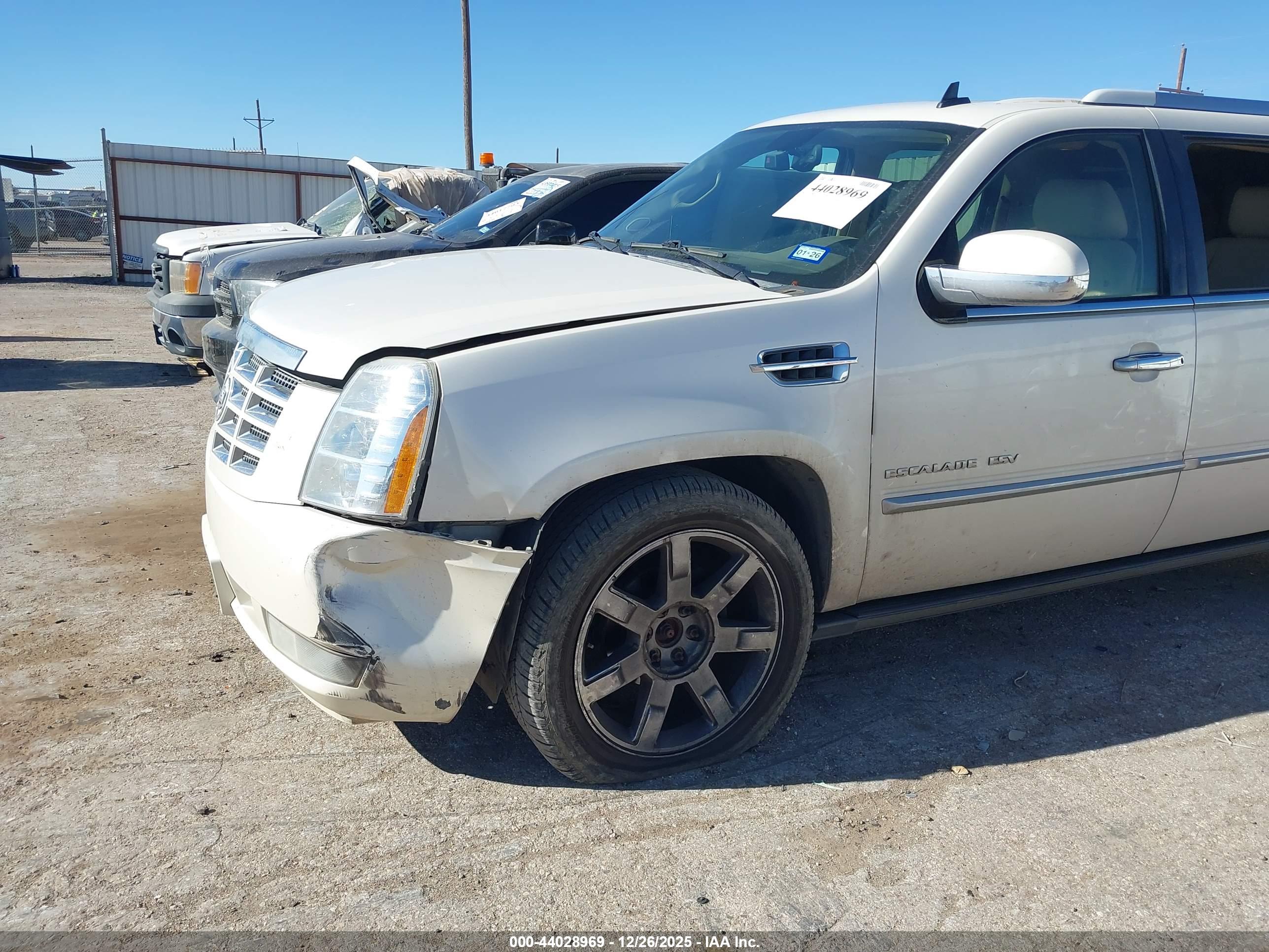 CADILLAC ESCALADE image 6