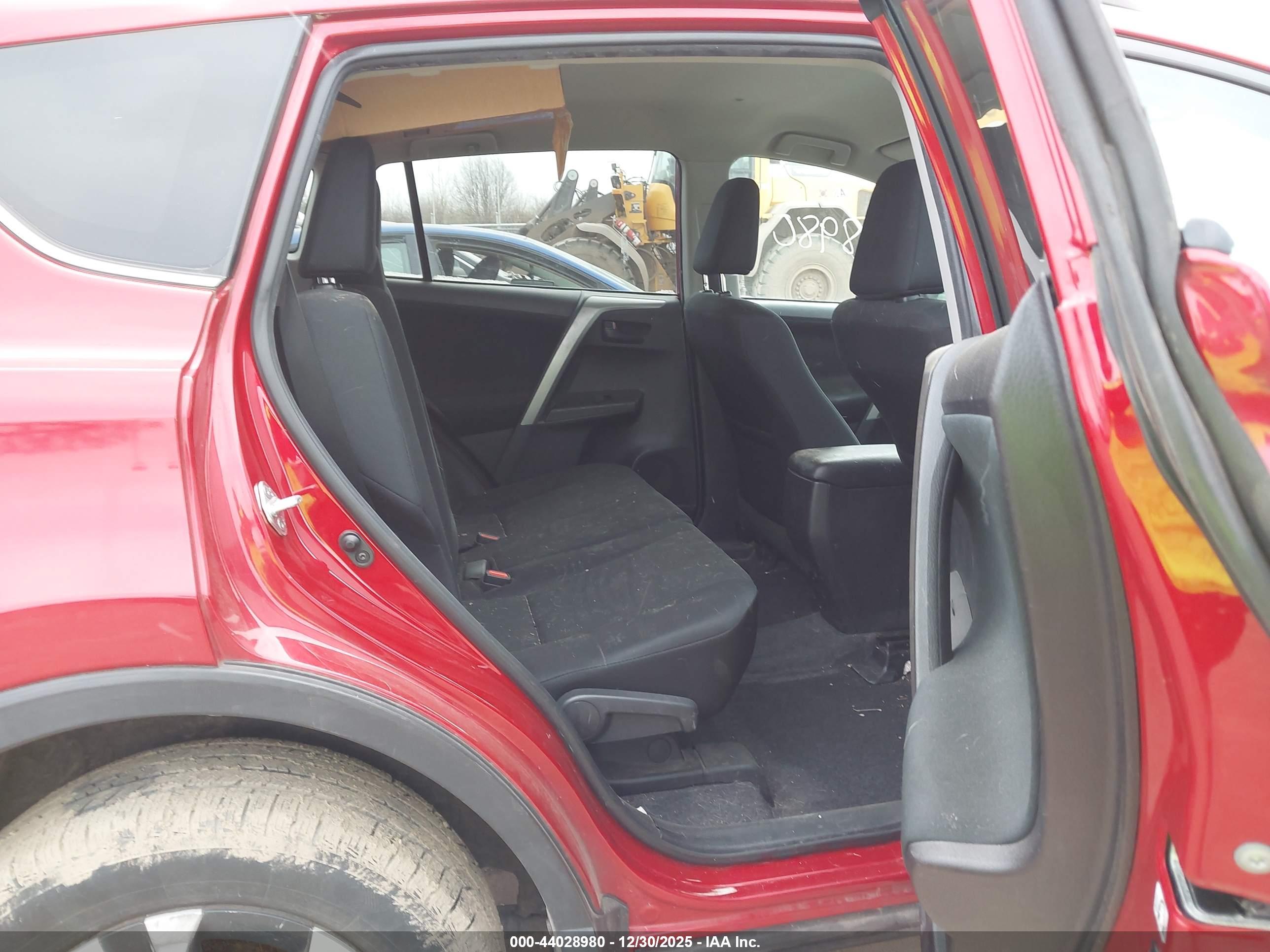 TOYOTA RAV4 image 8