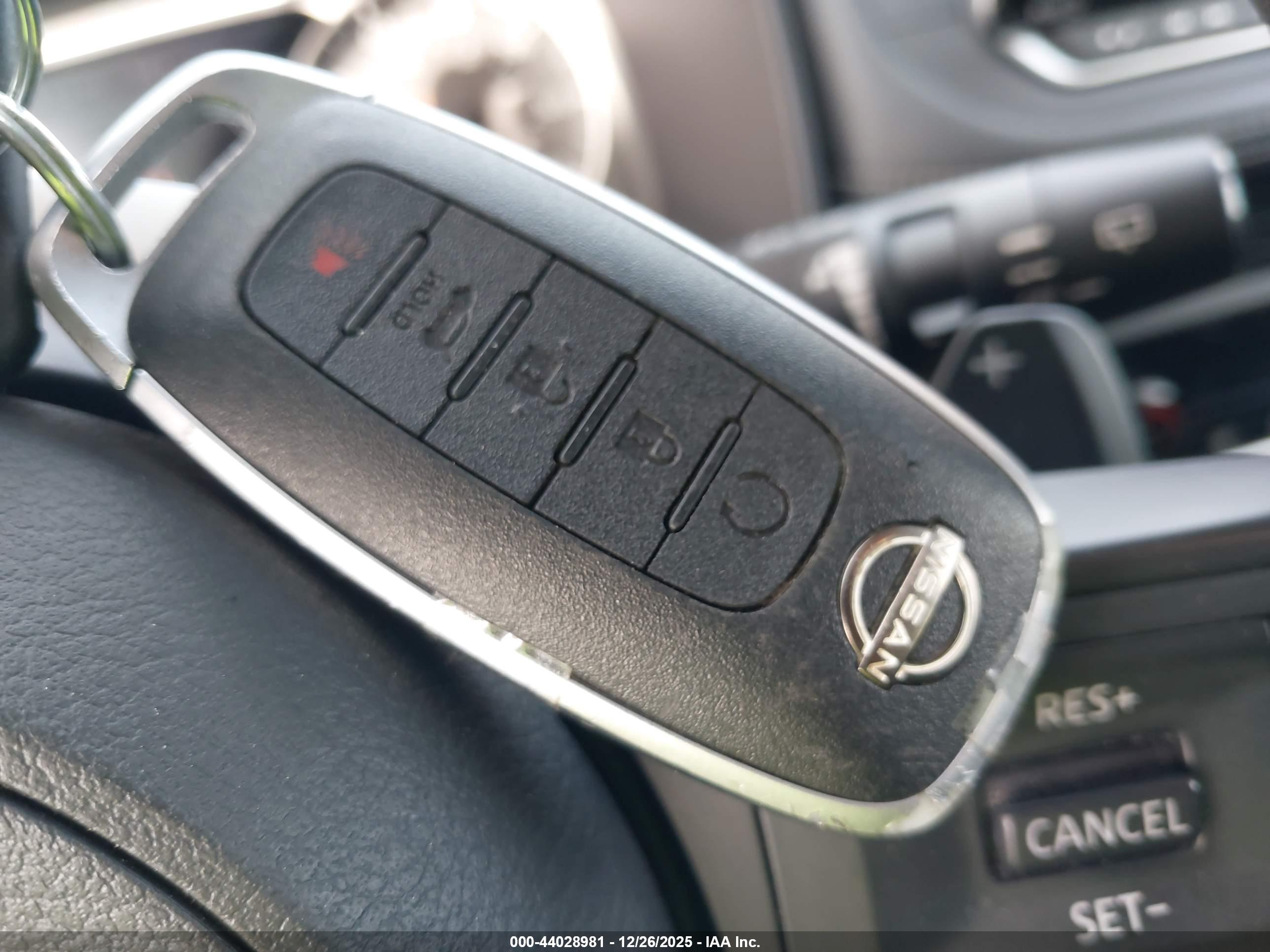 NISSAN ROGUE image 11