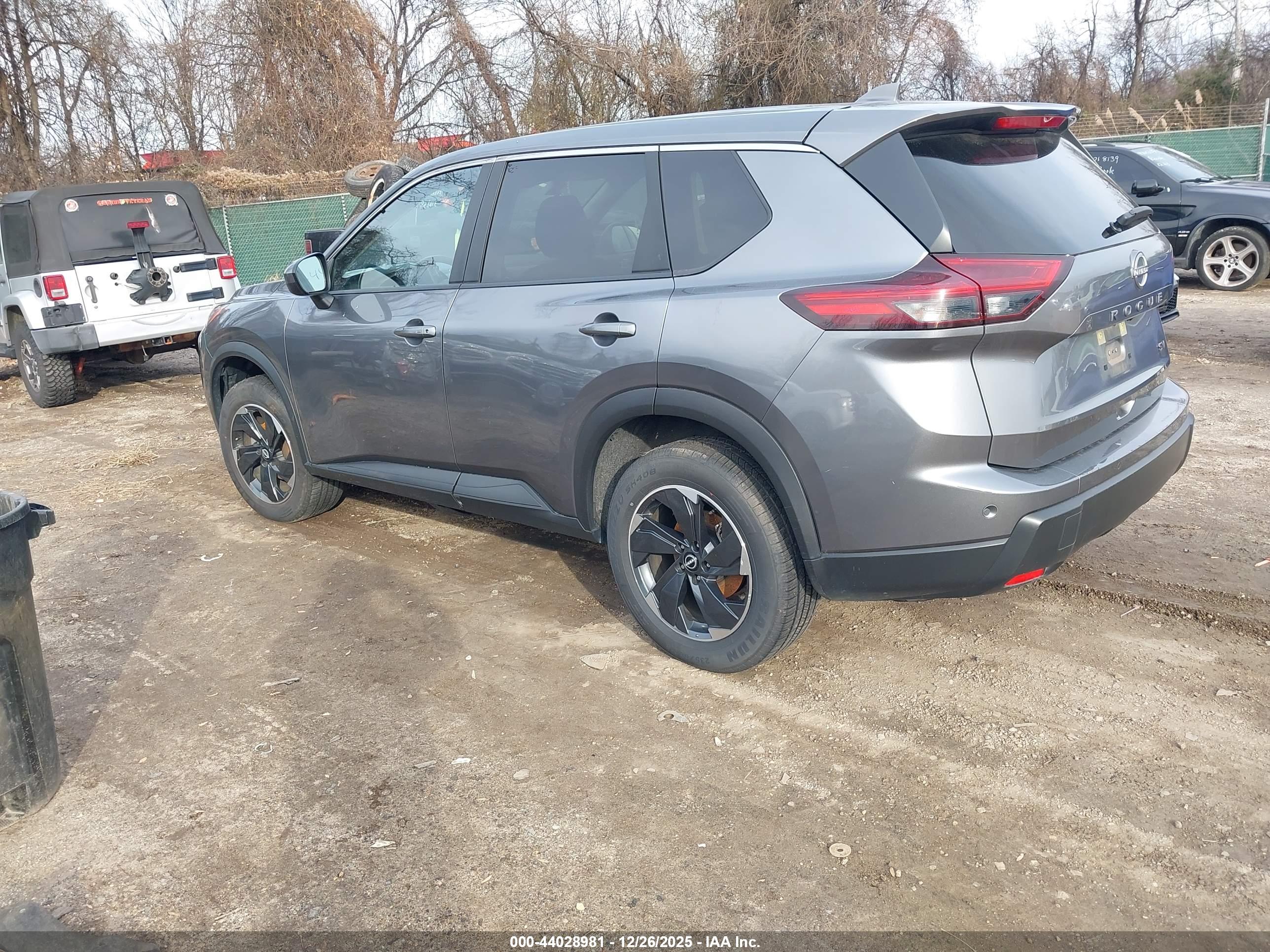 NISSAN ROGUE image 3
