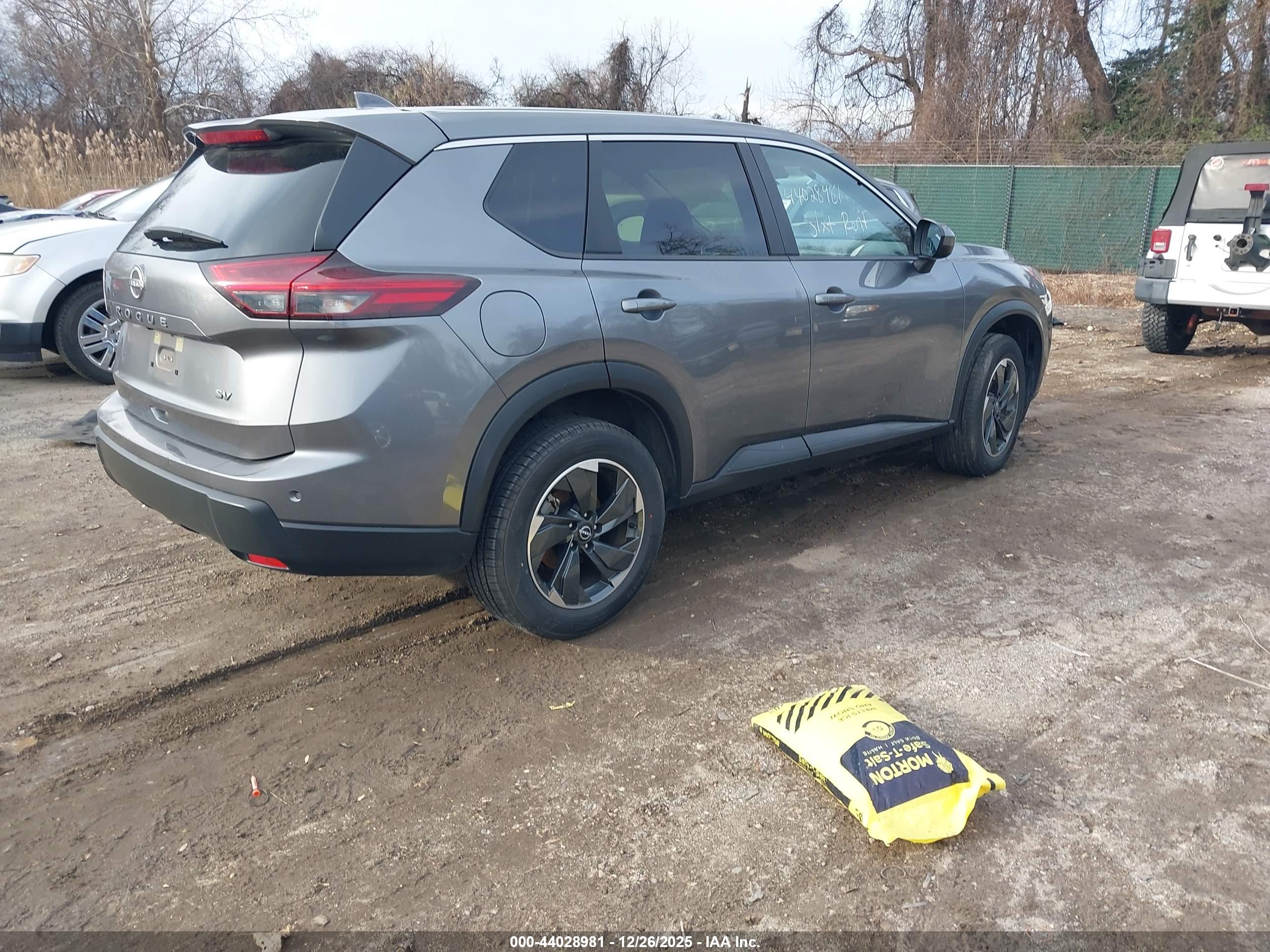 NISSAN ROGUE image 4