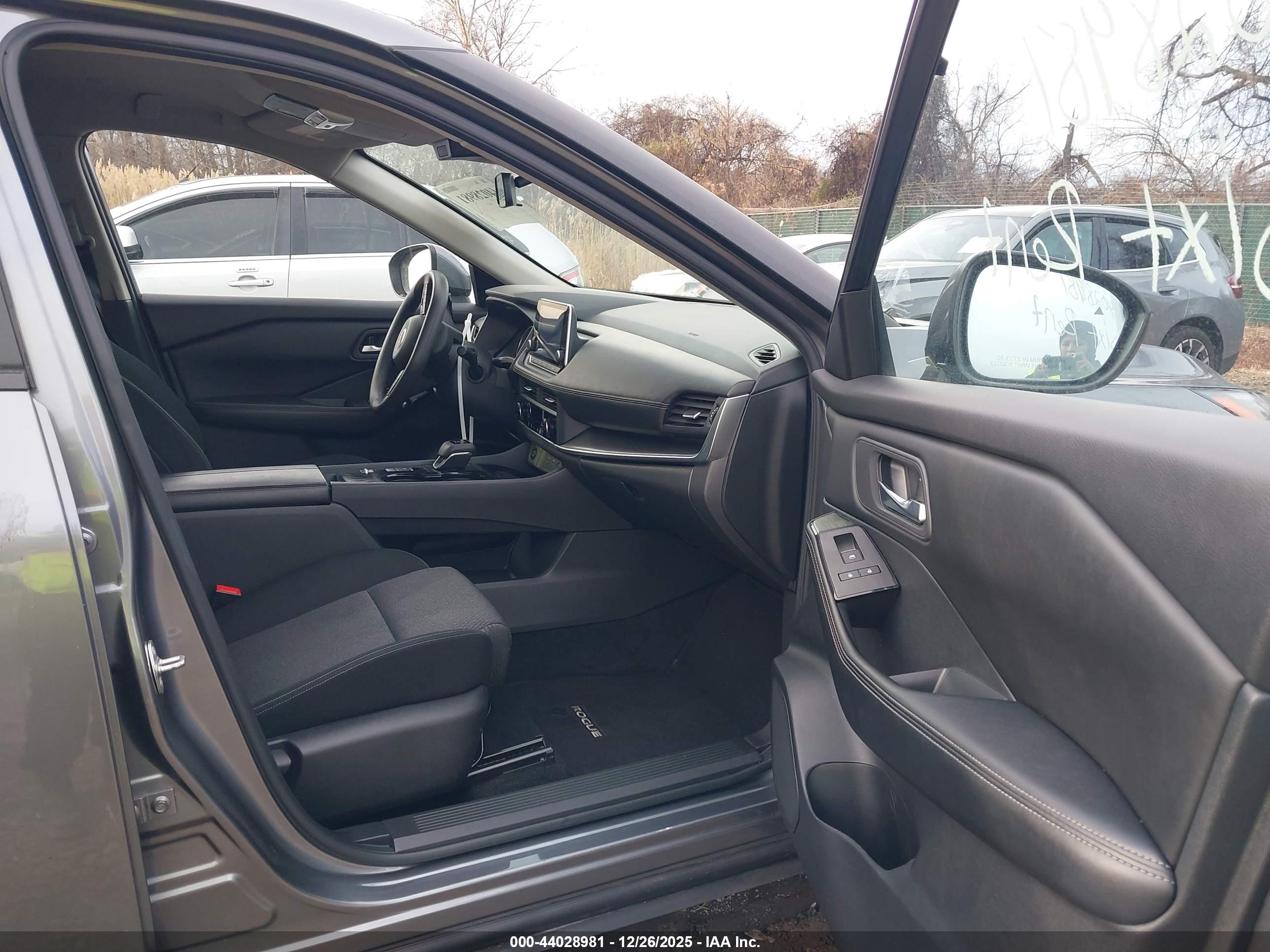 NISSAN ROGUE image 5