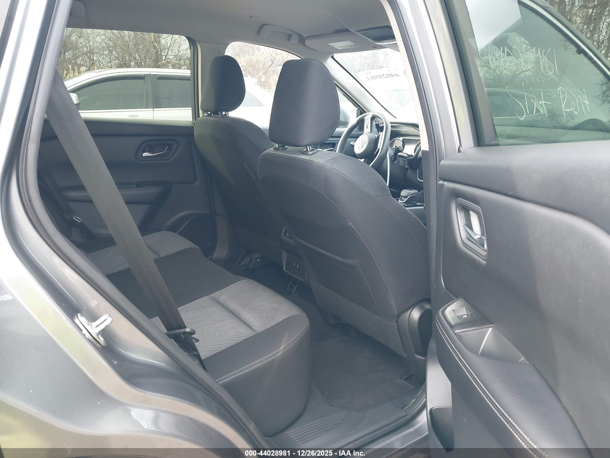 NISSAN ROGUE image 8