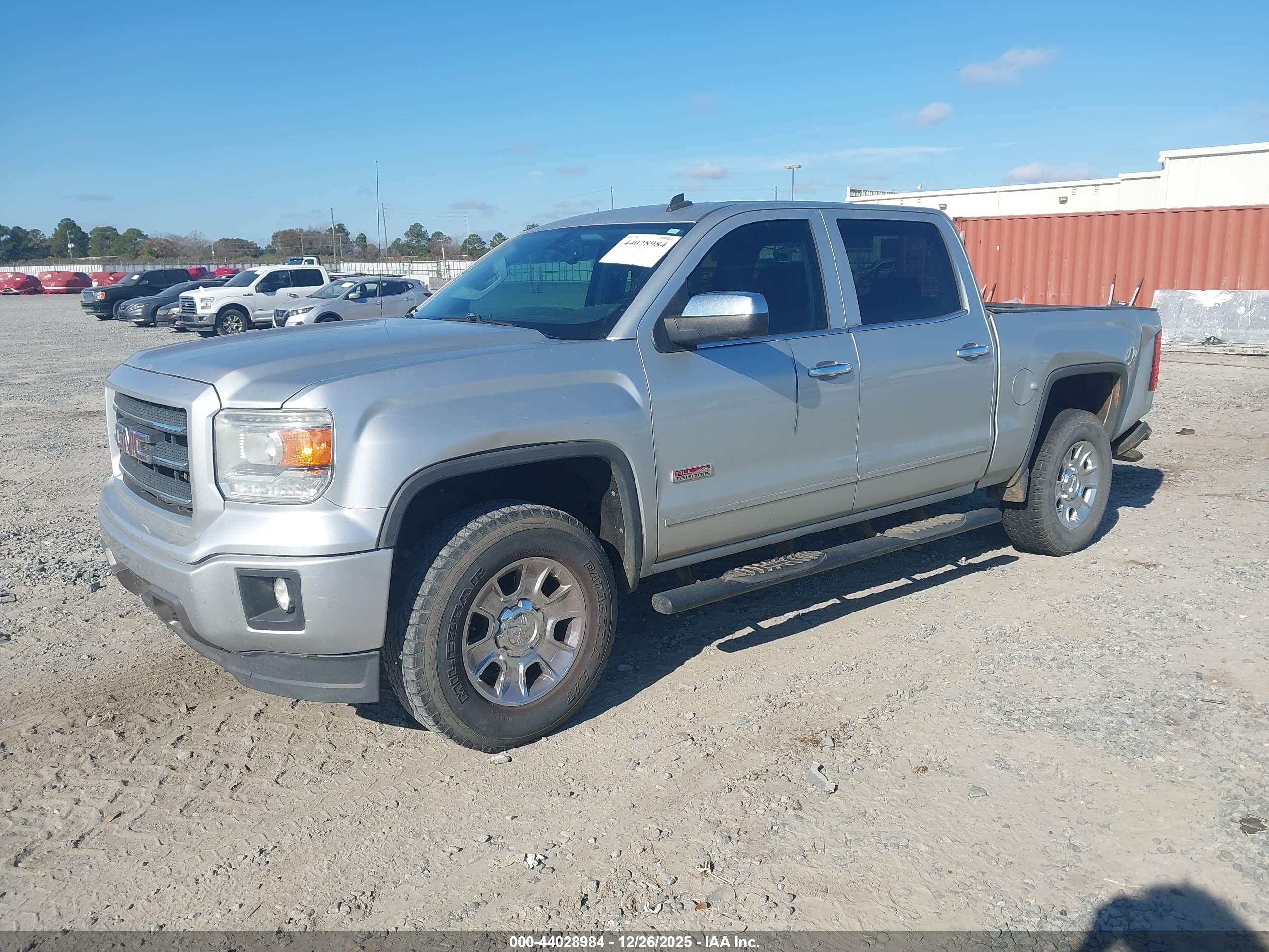 GMC SIERRA image 2