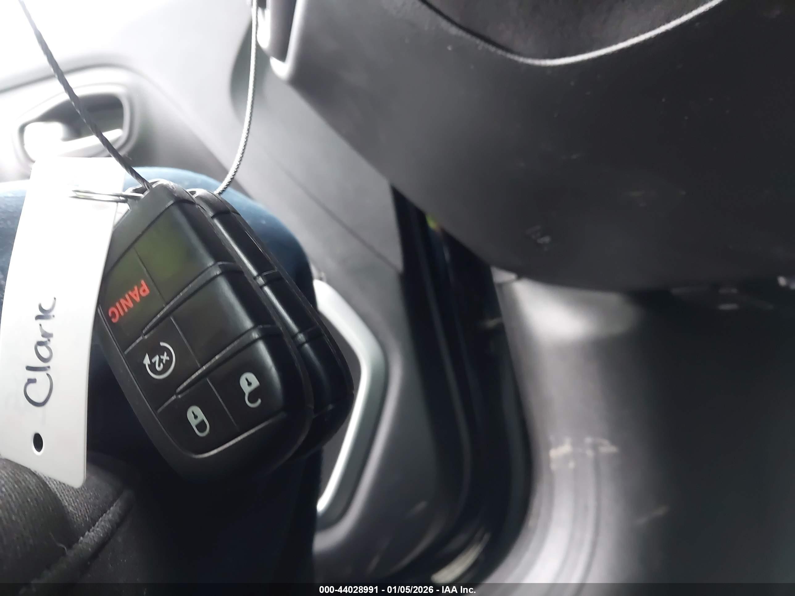 JEEP RENEGADE image 11