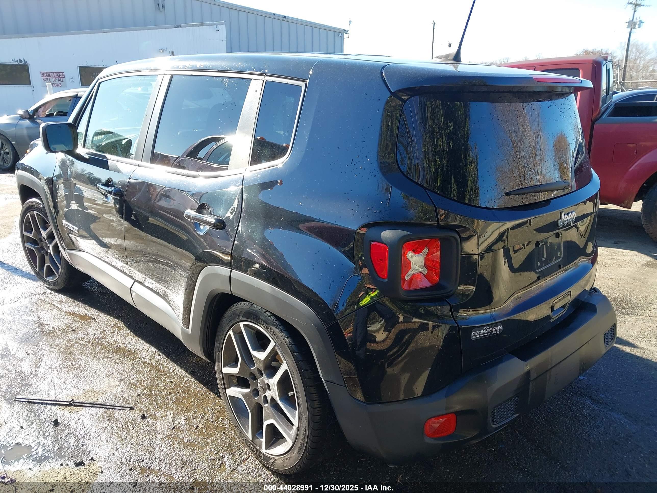 JEEP RENEGADE image 3