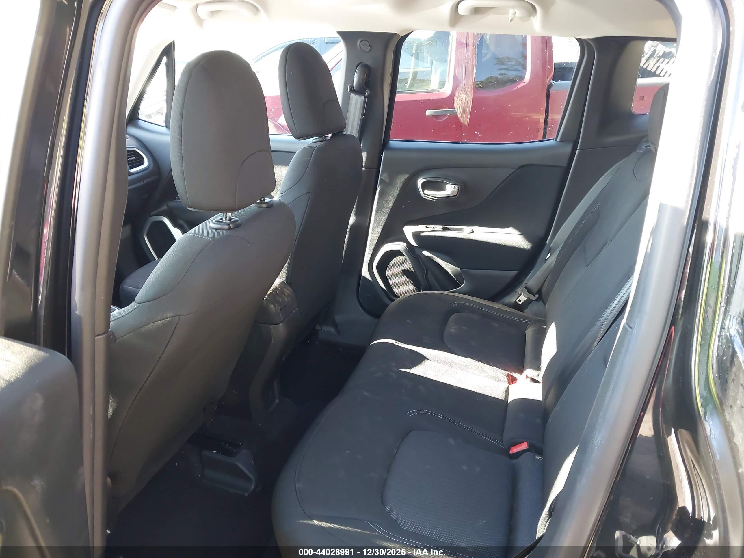 JEEP RENEGADE image 8