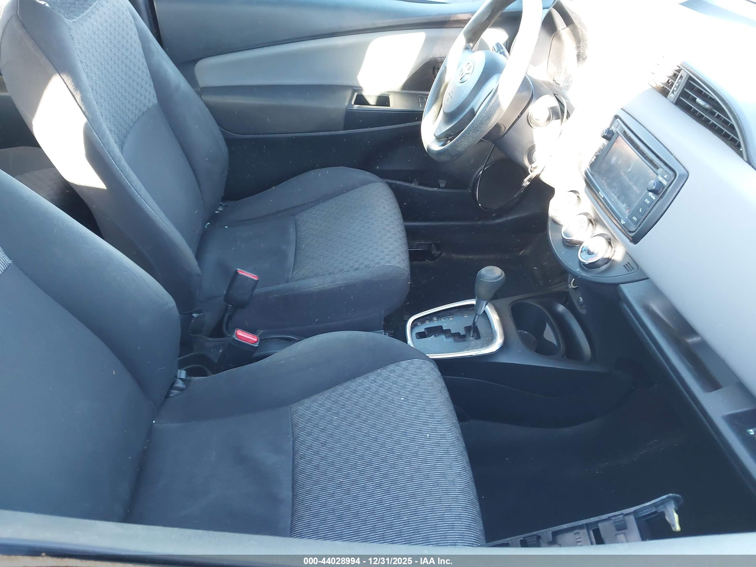 TOYOTA YARIS image 5