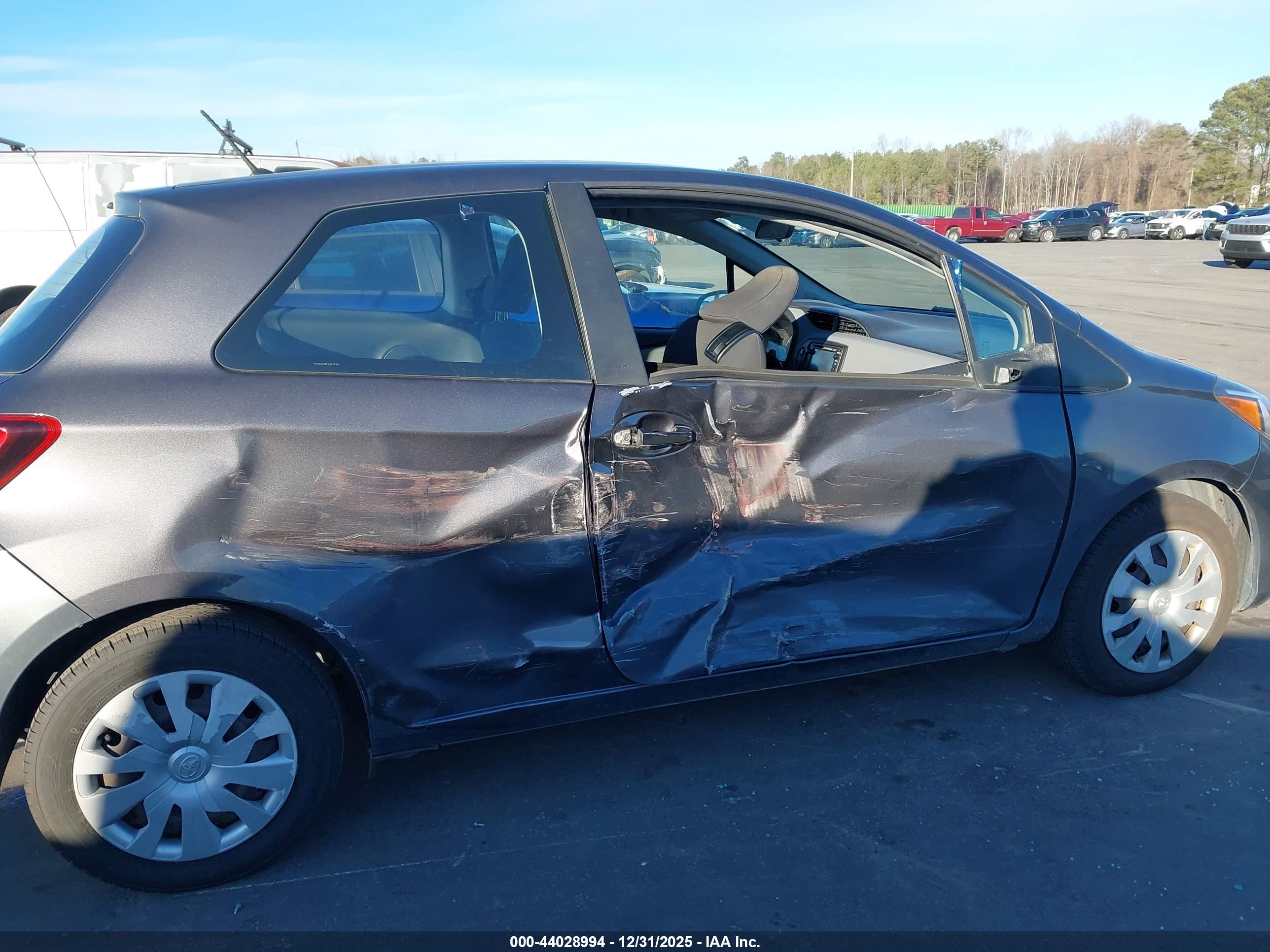 TOYOTA YARIS image 6