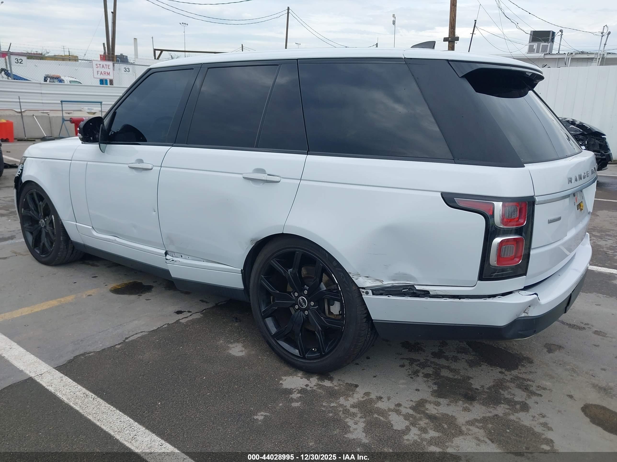 LAND ROVER image 3