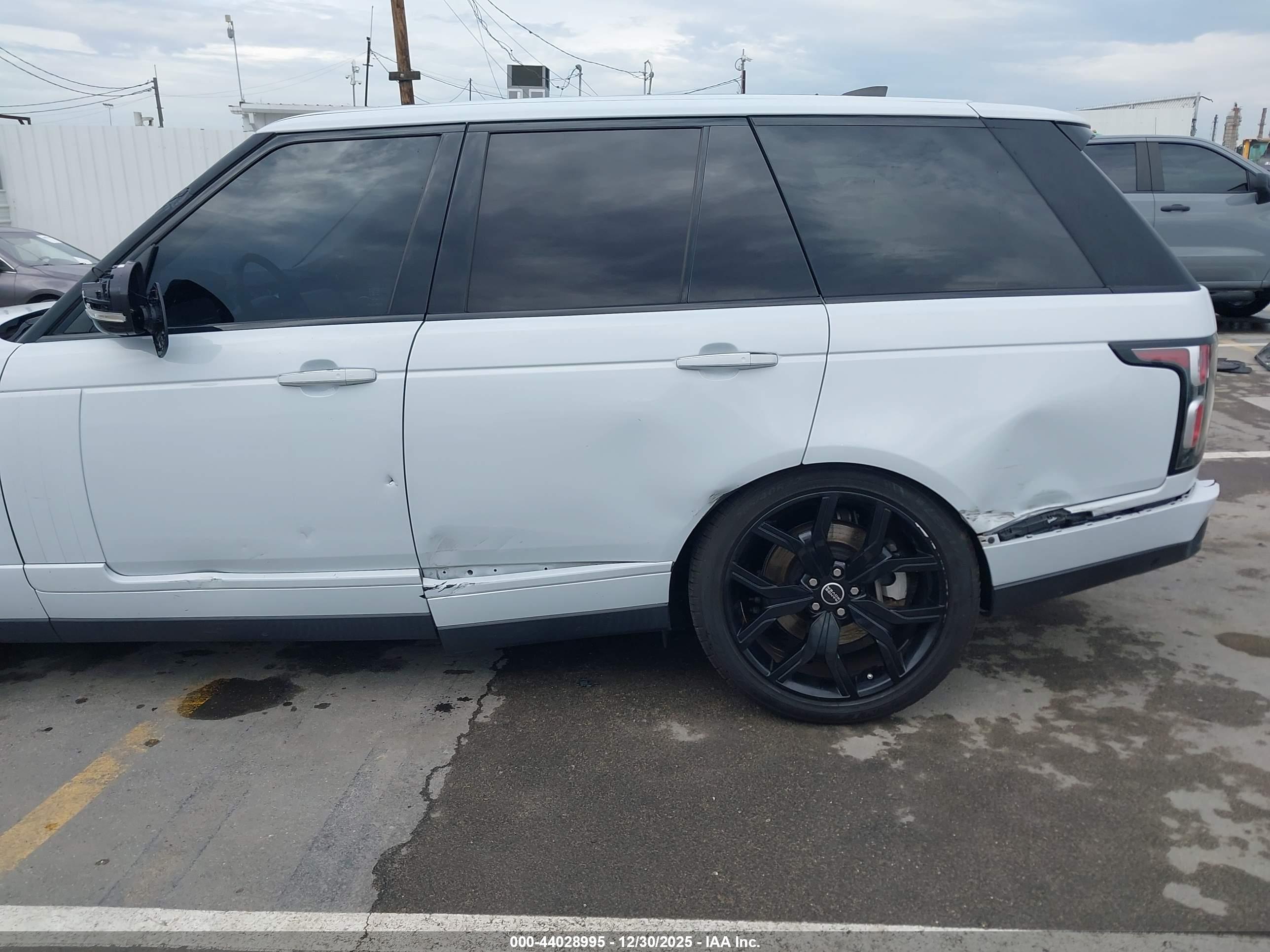 LAND ROVER image 6
