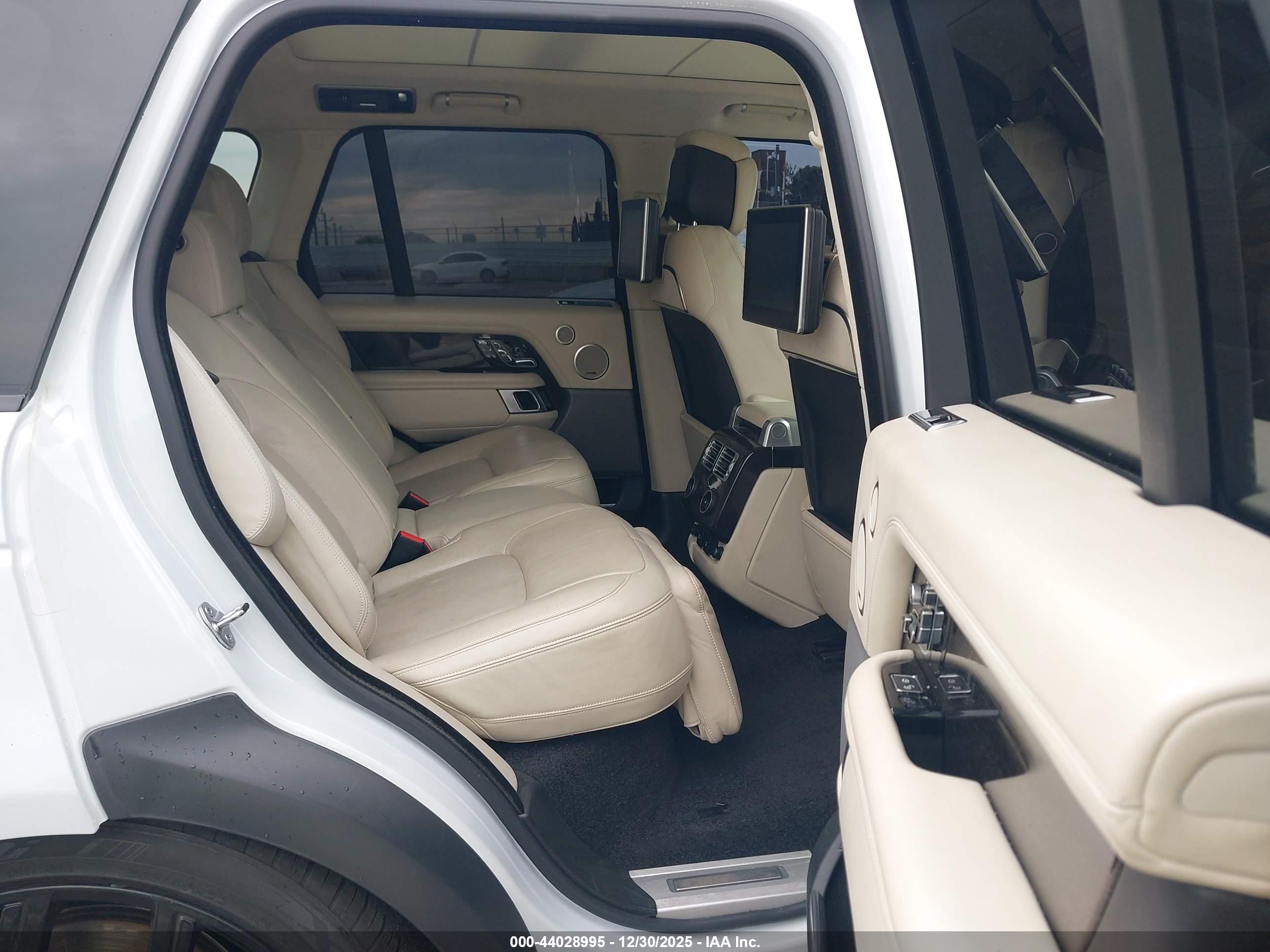 LAND ROVER image 8