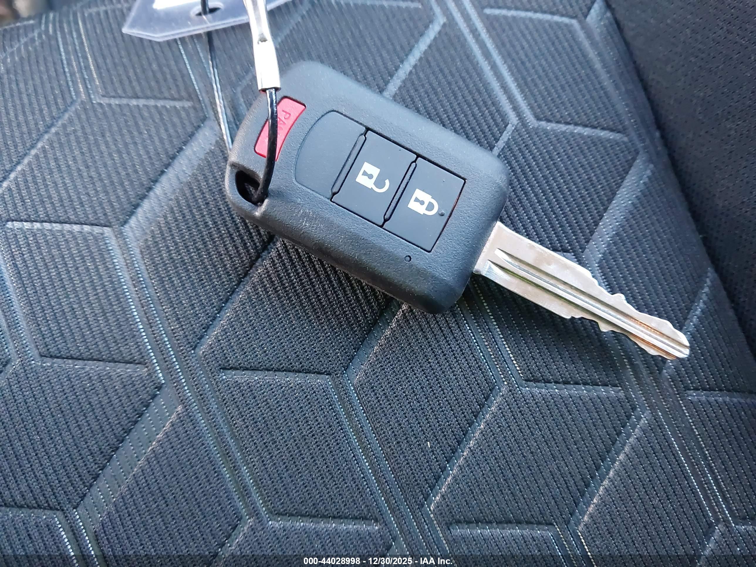 MITSUBISHI OUTLANDER image 11