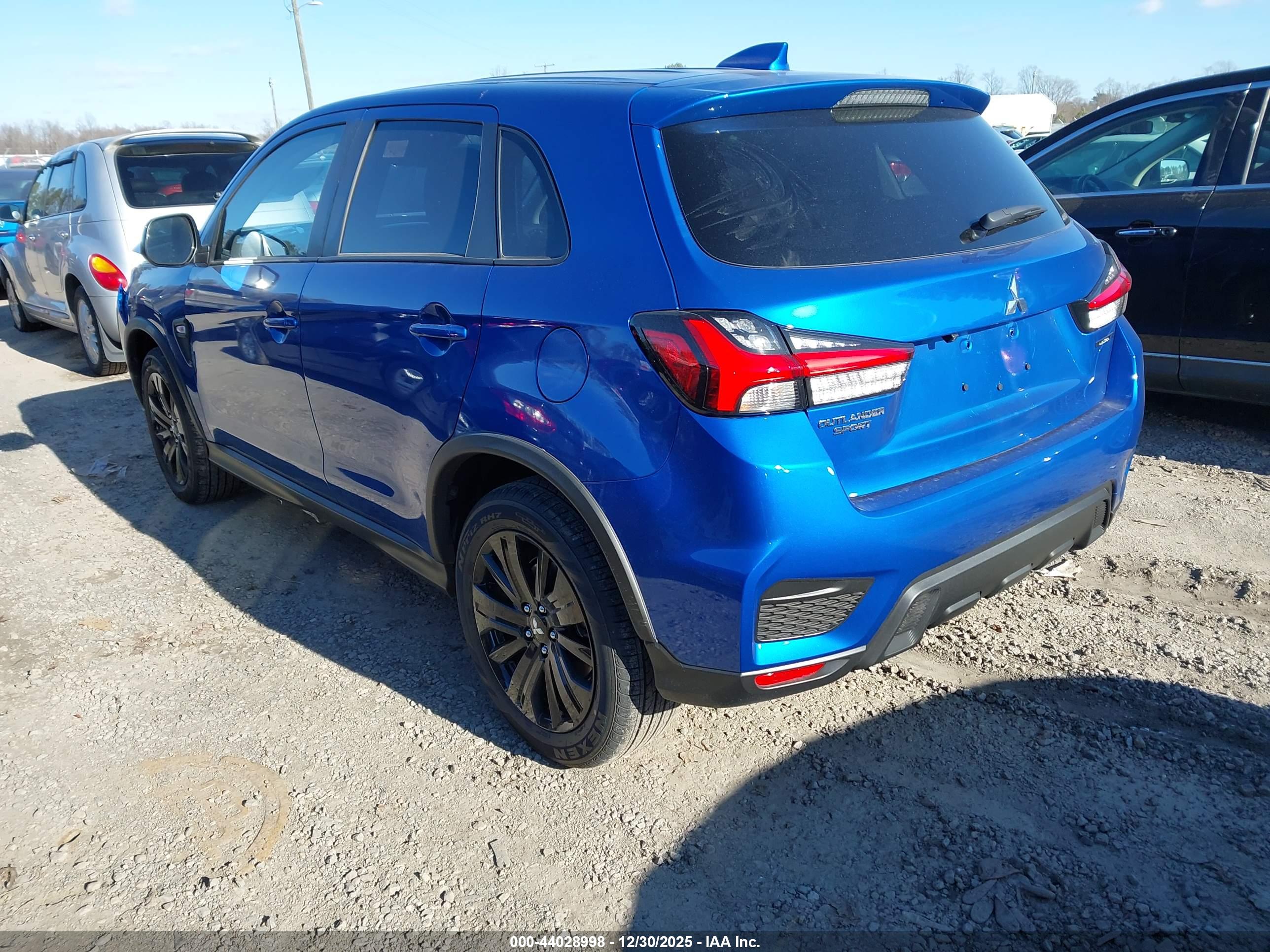 MITSUBISHI OUTLANDER image 3