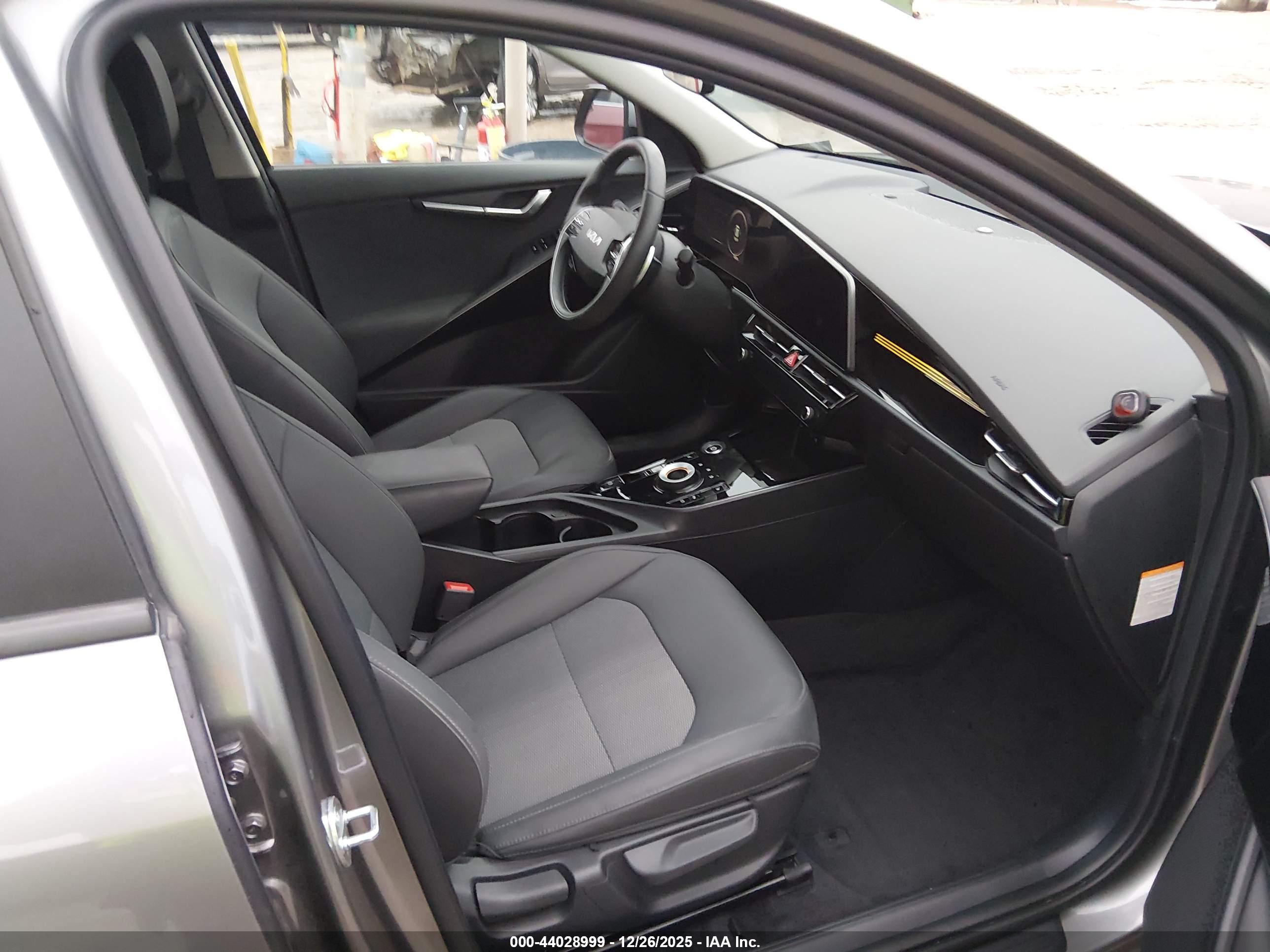 KIA NIRO image 5