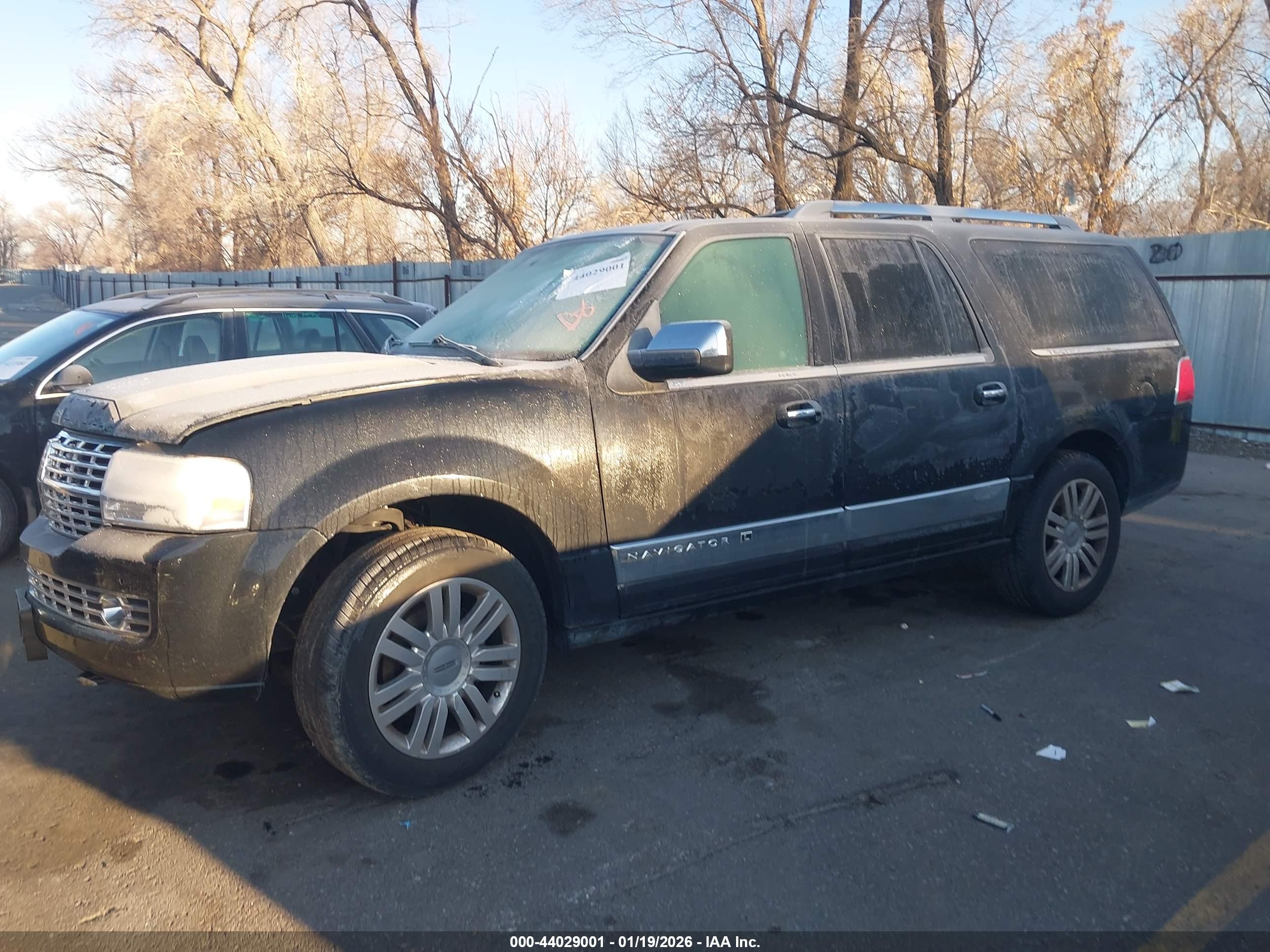 LINCOLN NAVIGATOR image 2