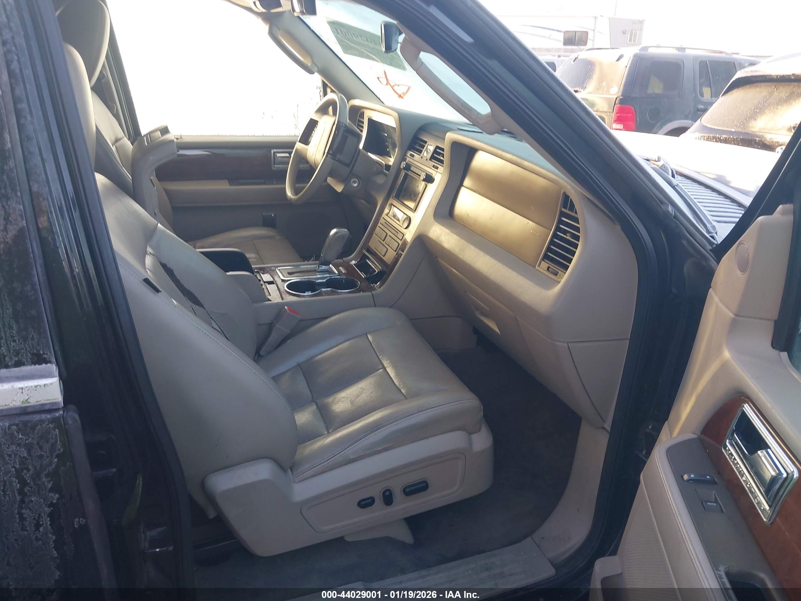 LINCOLN NAVIGATOR image 5